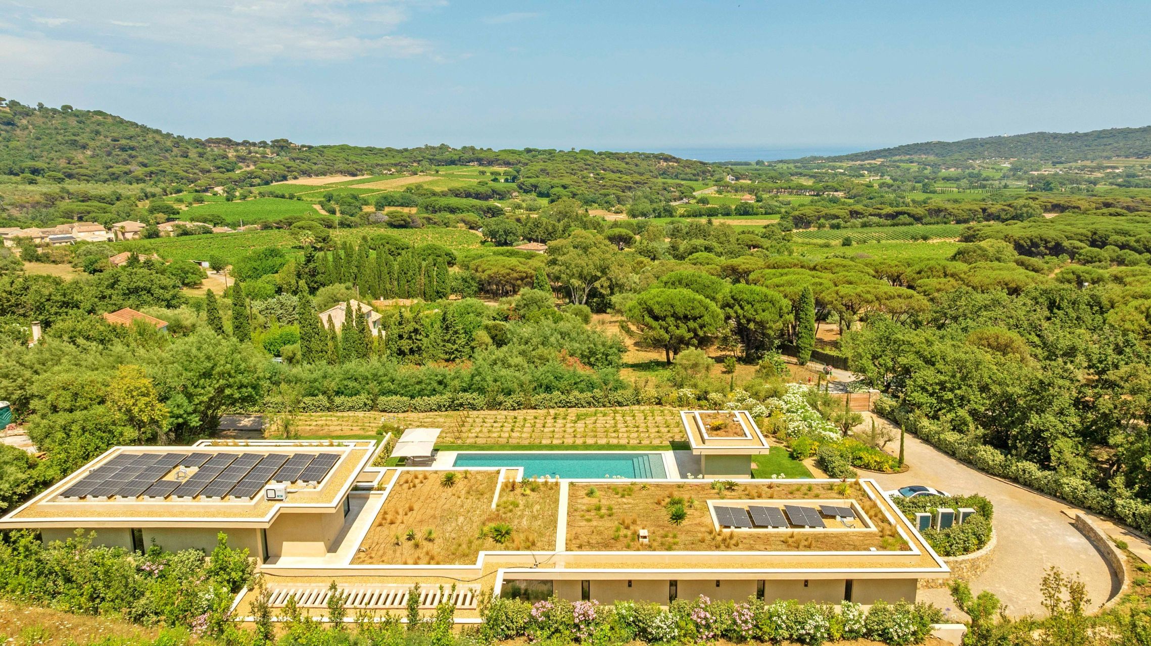 contemporary house 10 Rooms for sale on RAMATUELLE (83350)