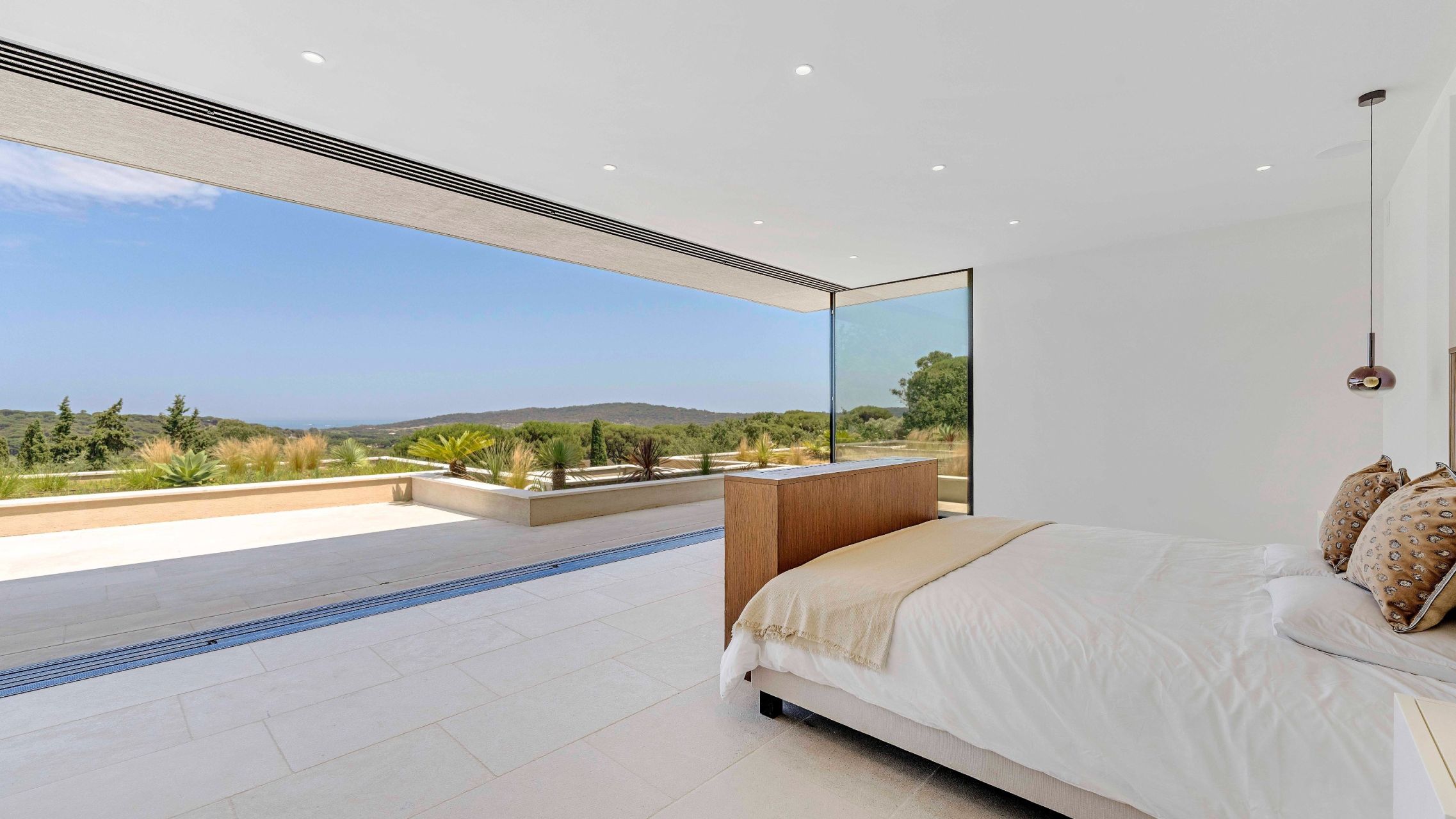 contemporary house 10 Rooms for sale on RAMATUELLE (83350)