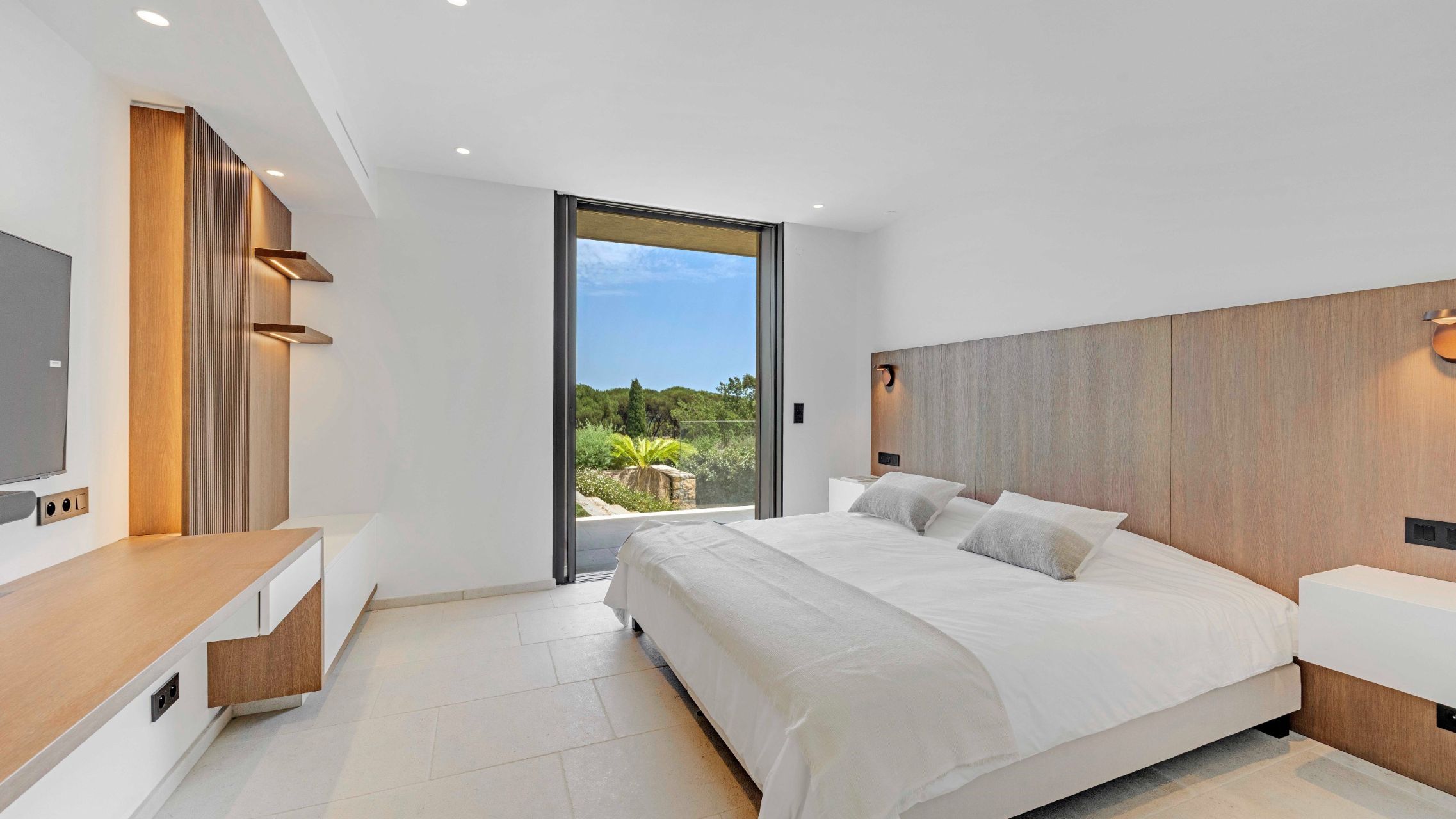 contemporary house 10 Rooms for sale on RAMATUELLE (83350)