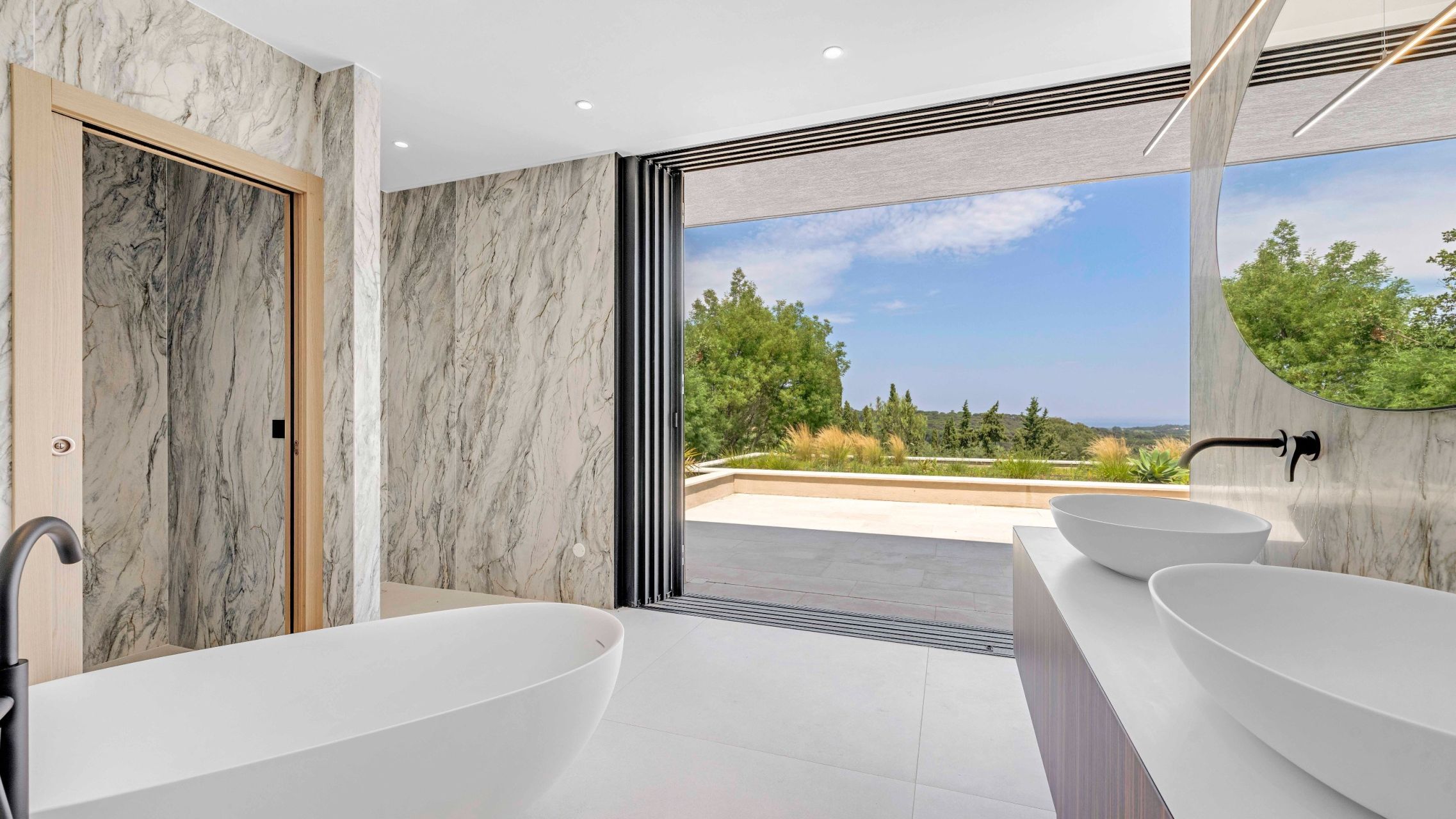 contemporary house 10 Rooms for sale on RAMATUELLE (83350)