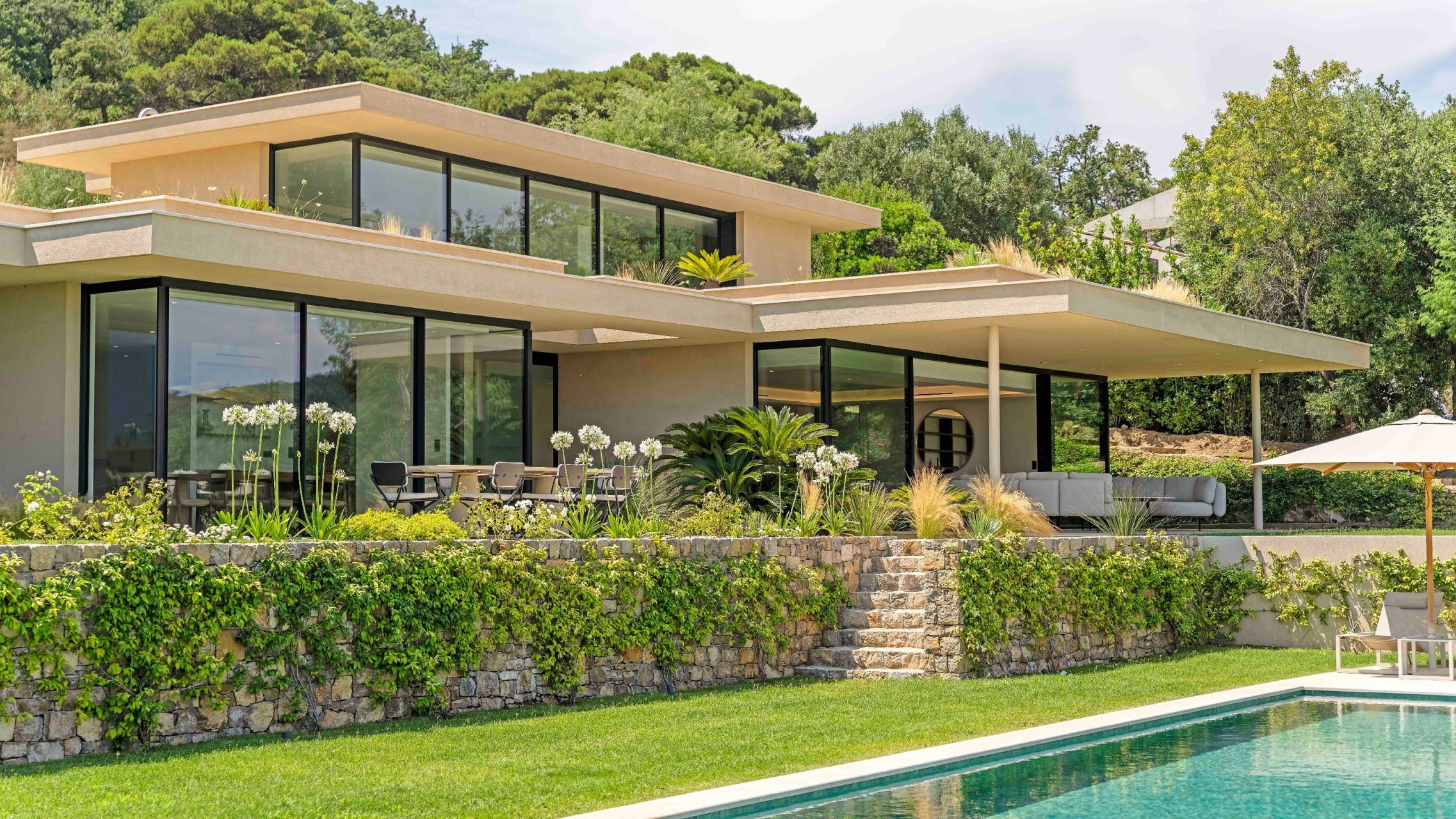 contemporary house 10 Rooms for sale on RAMATUELLE (83350)