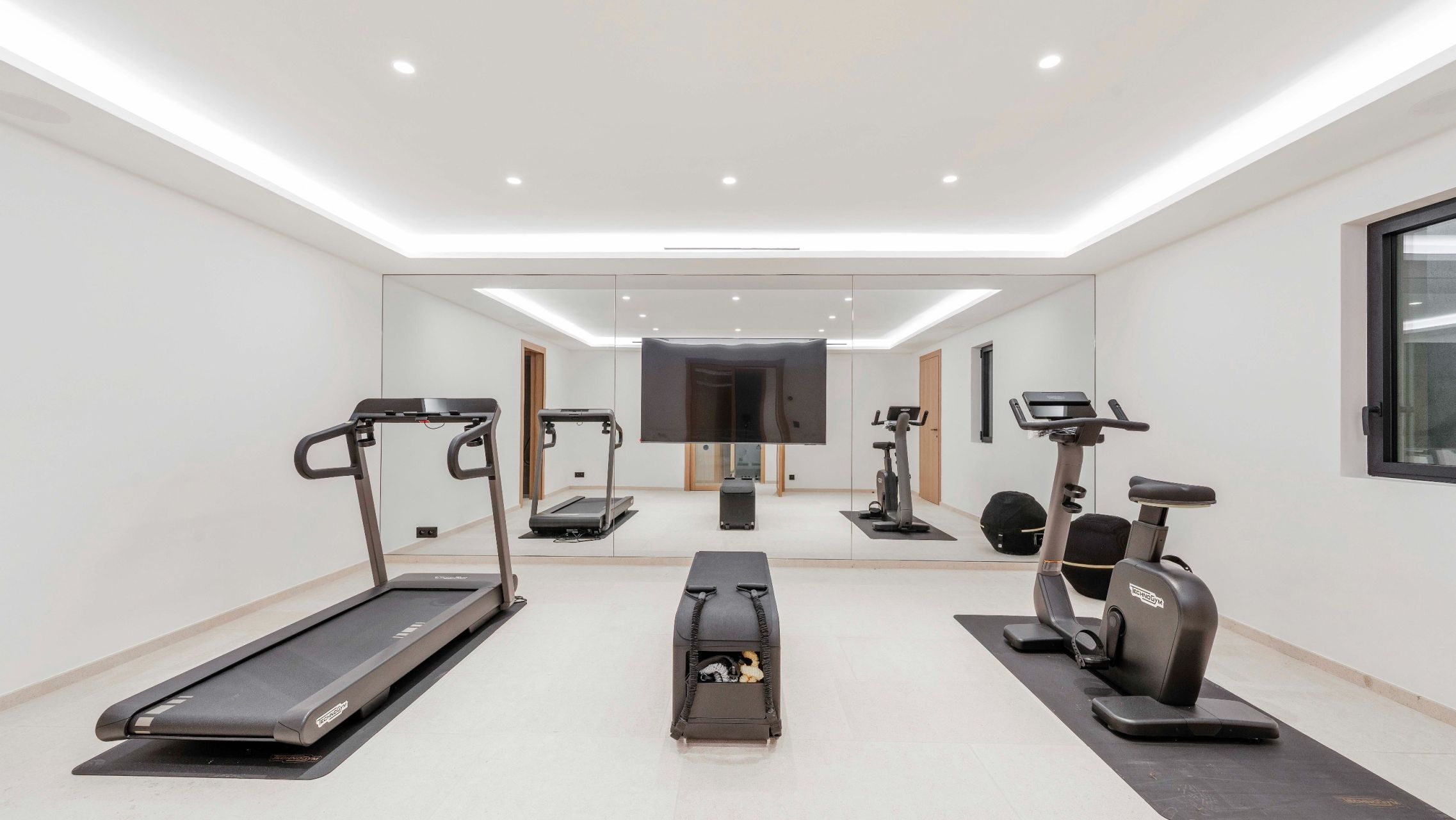 contemporary house 10 Rooms for sale on RAMATUELLE (83350)