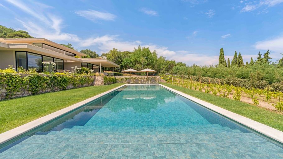contemporary house 10 Rooms for sale on RAMATUELLE (83350)