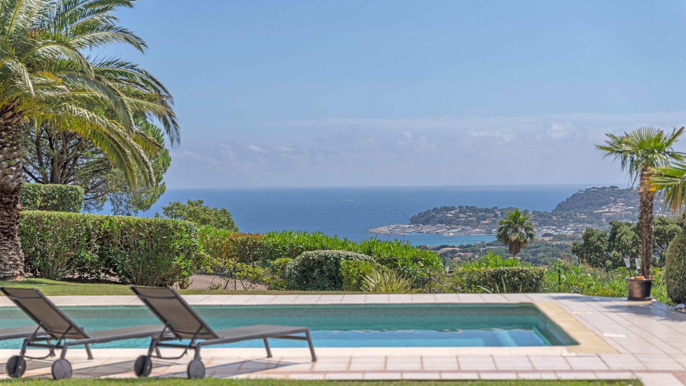 bastide 12 Rooms for sale on CAVALAIRE SUR MER (83240)