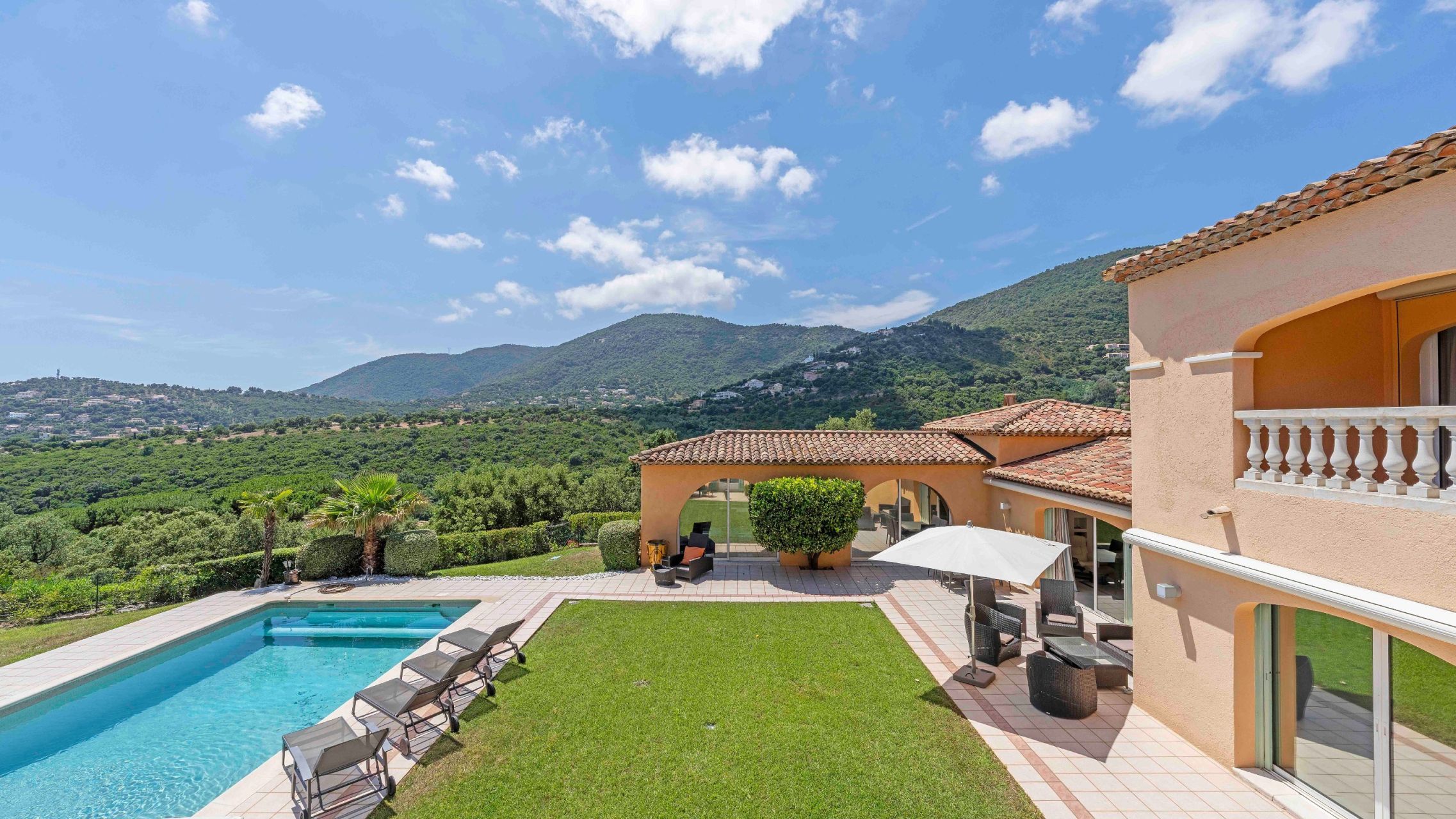bastide 12 Rooms for sale on CAVALAIRE SUR MER (83240)