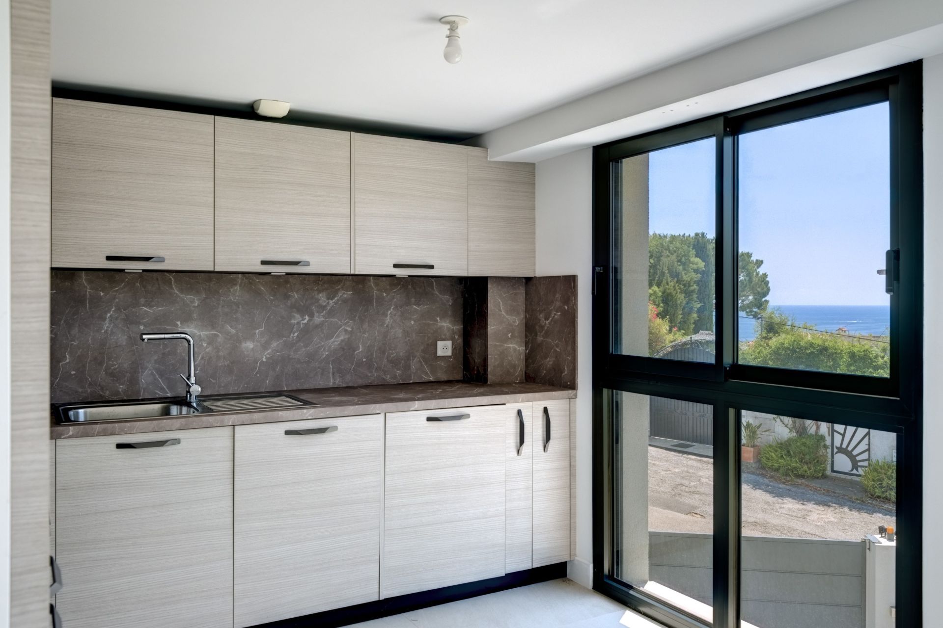 apartment 3 Rooms for sale on VALLAURIS (06220)