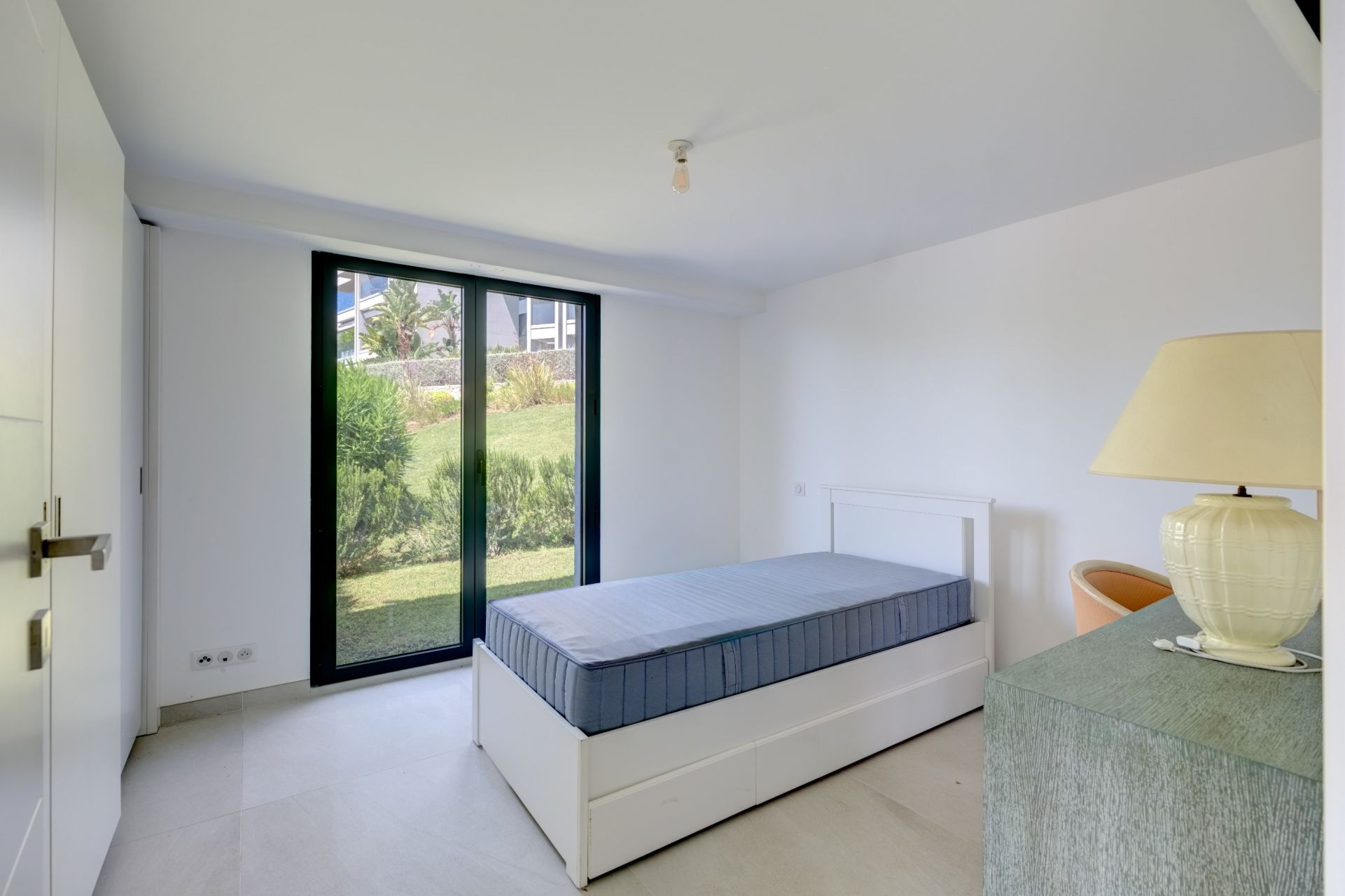 apartment 3 Rooms for sale on VALLAURIS (06220)