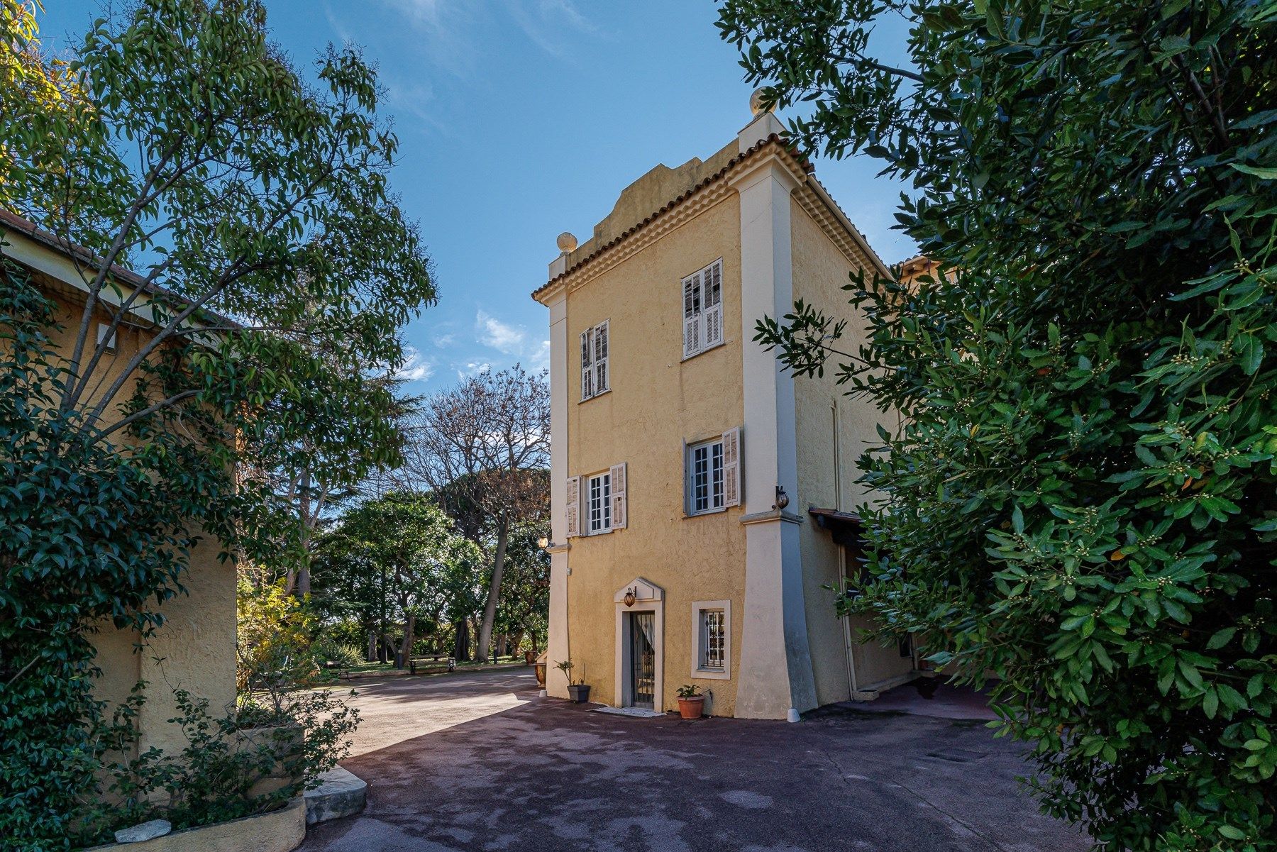 mansion 23 Rooms for sale on NICE (06000)