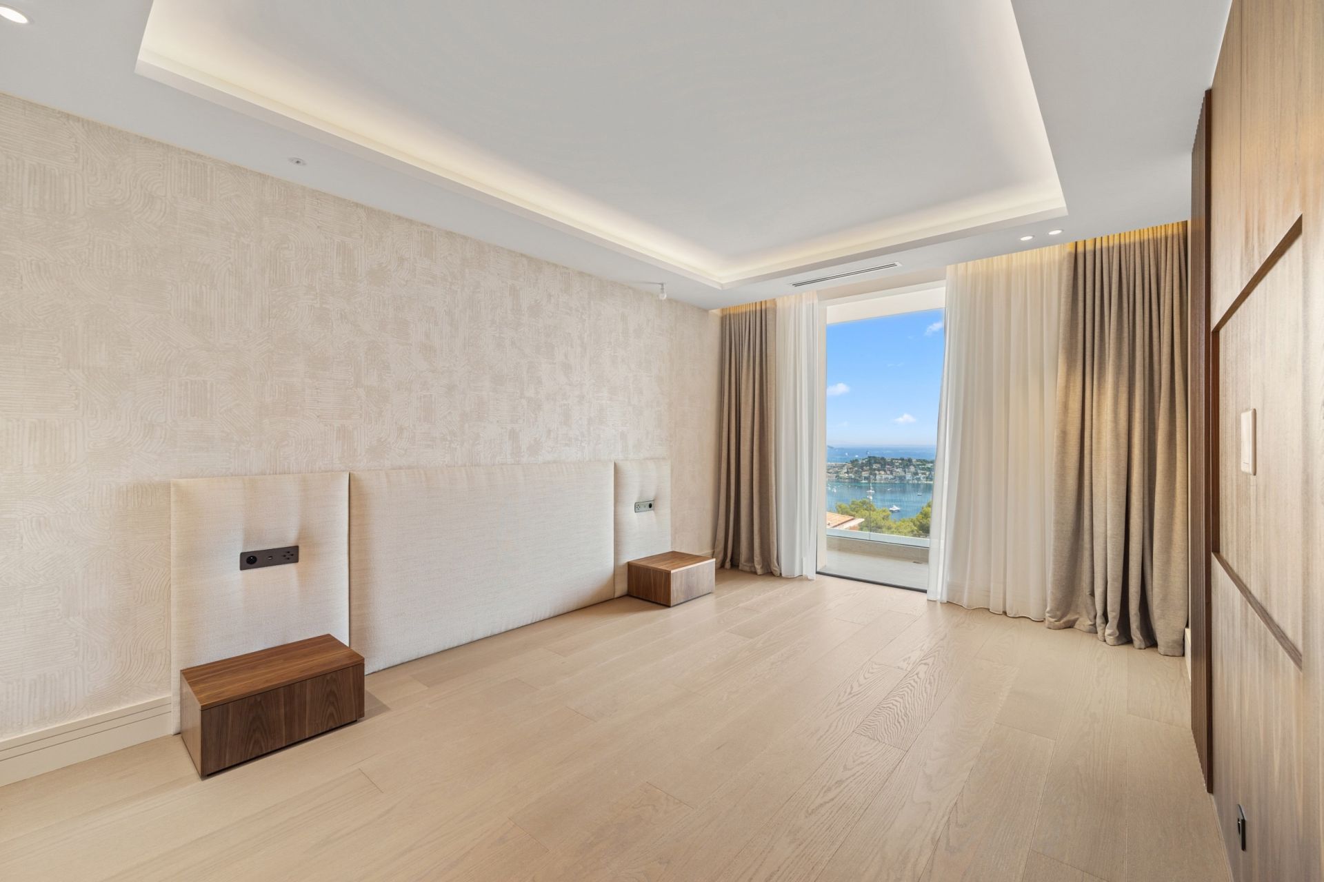 contemporary house 8 Rooms for sale on NICE (06000)