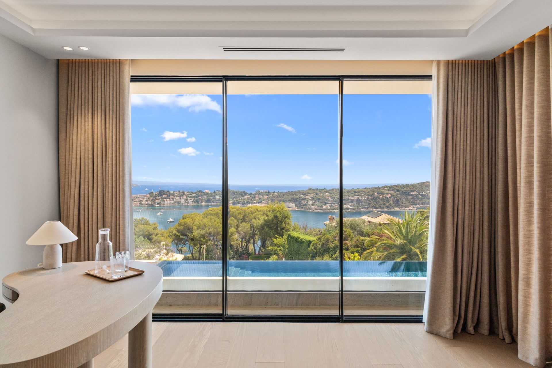 contemporary house 8 Rooms for sale on NICE (06000)