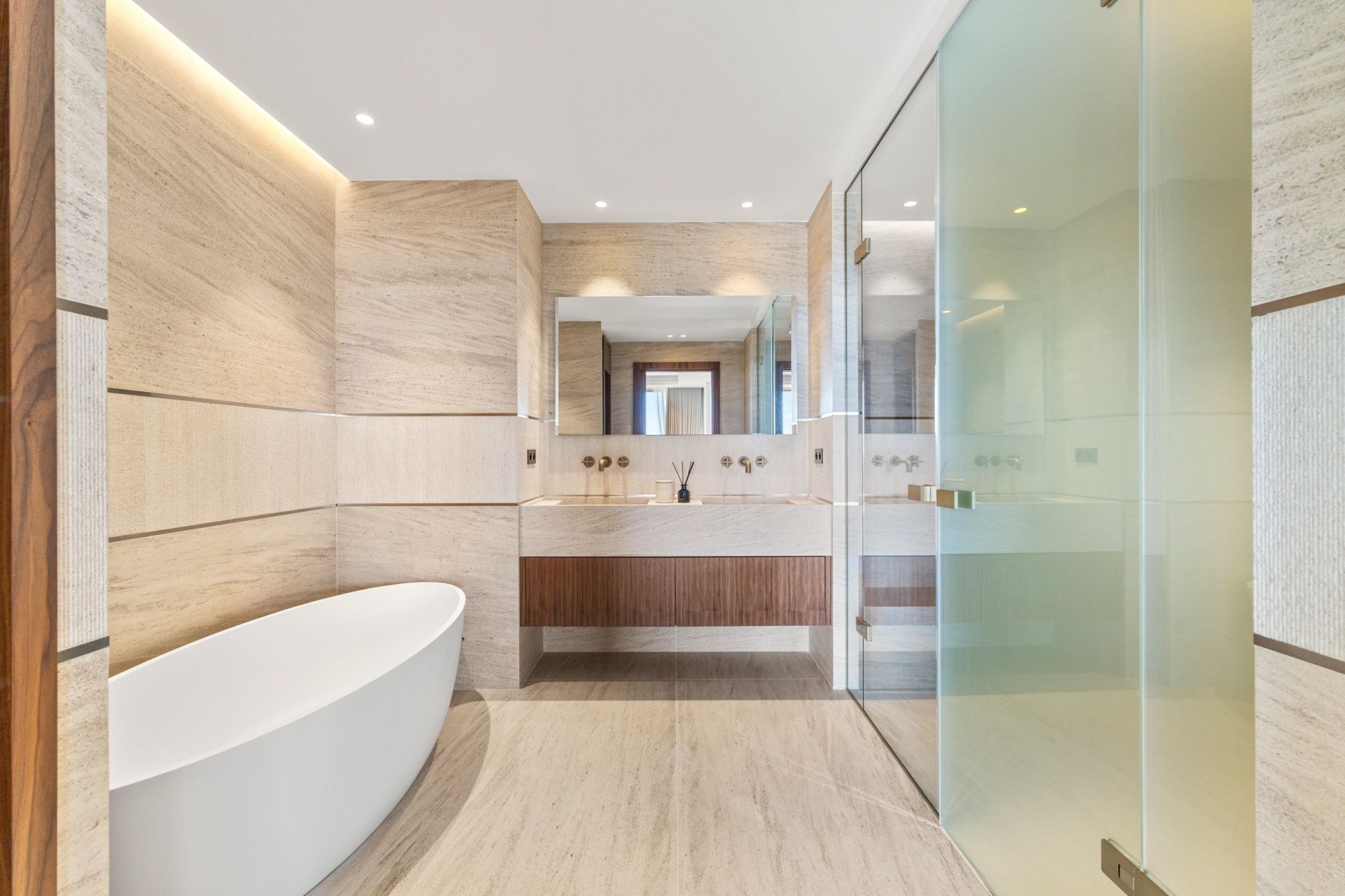 contemporary house 8 Rooms for sale on NICE (06000)