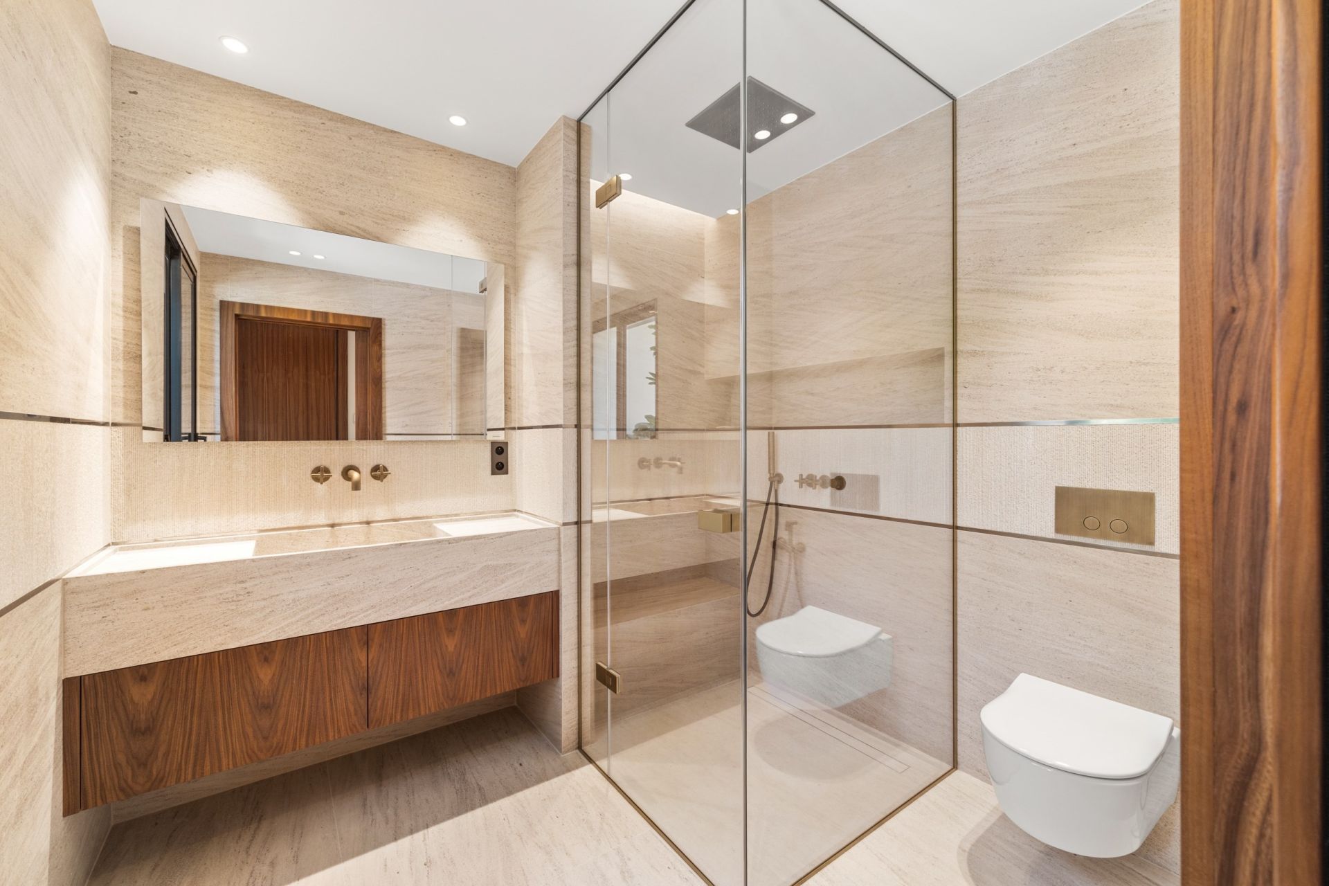 contemporary house 8 Rooms for sale on NICE (06000)