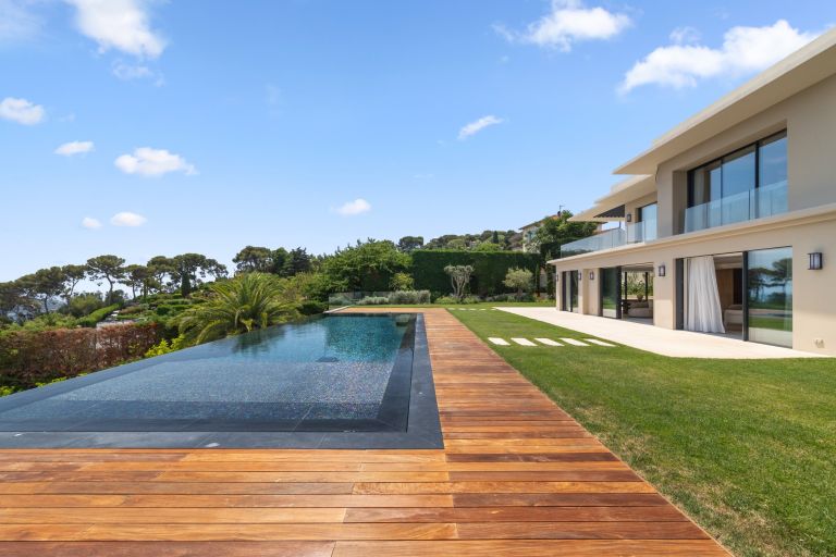 contemporary house 8 Rooms for sale on NICE (06000)