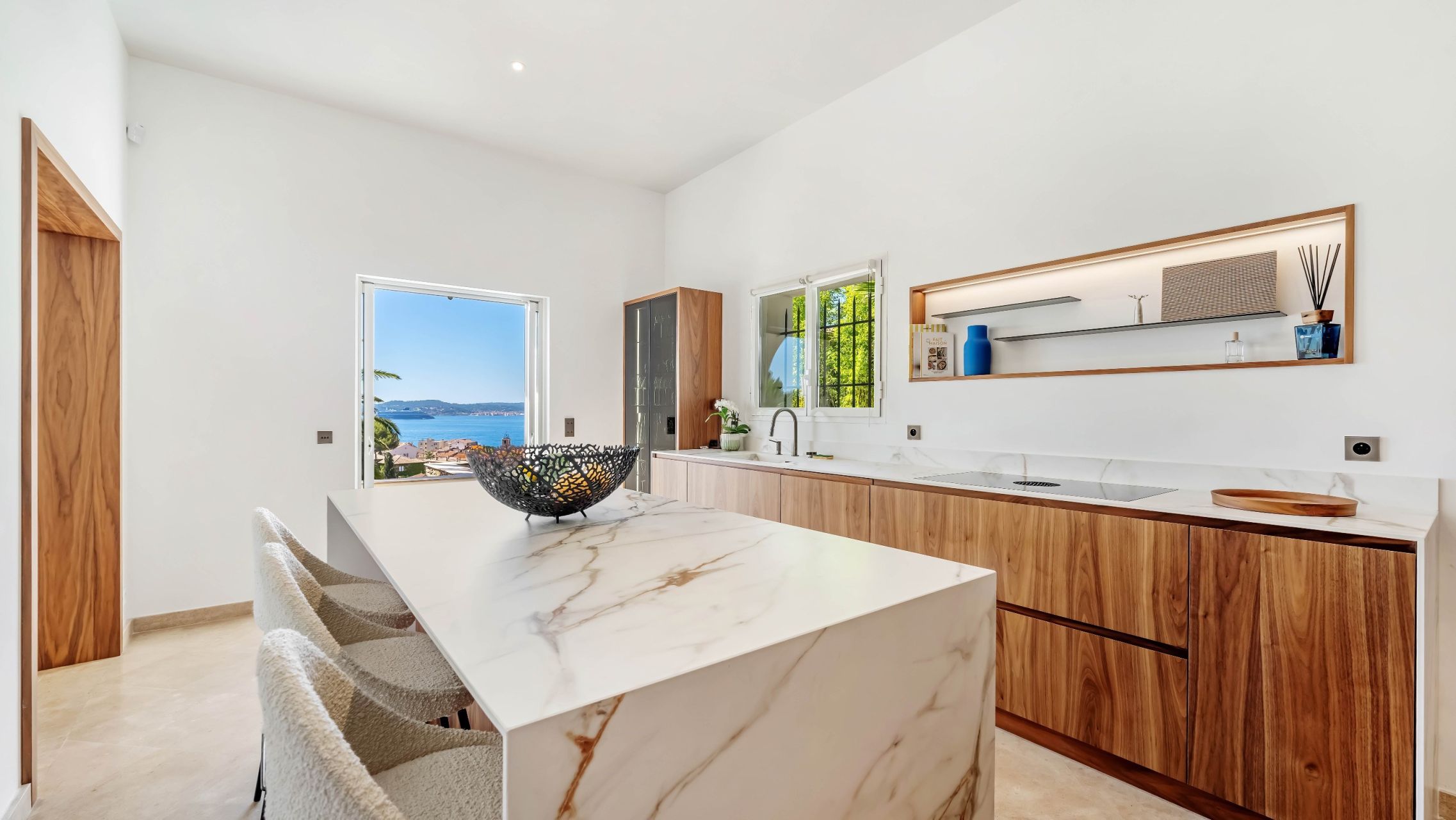 villa 6 Rooms for sale on STE MAXIME (83120)