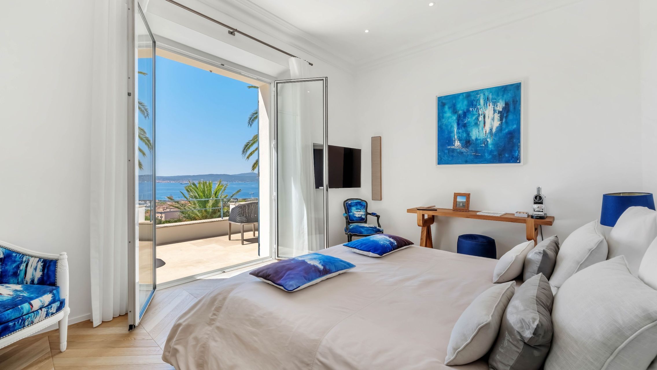 villa 6 Rooms for sale on STE MAXIME (83120)