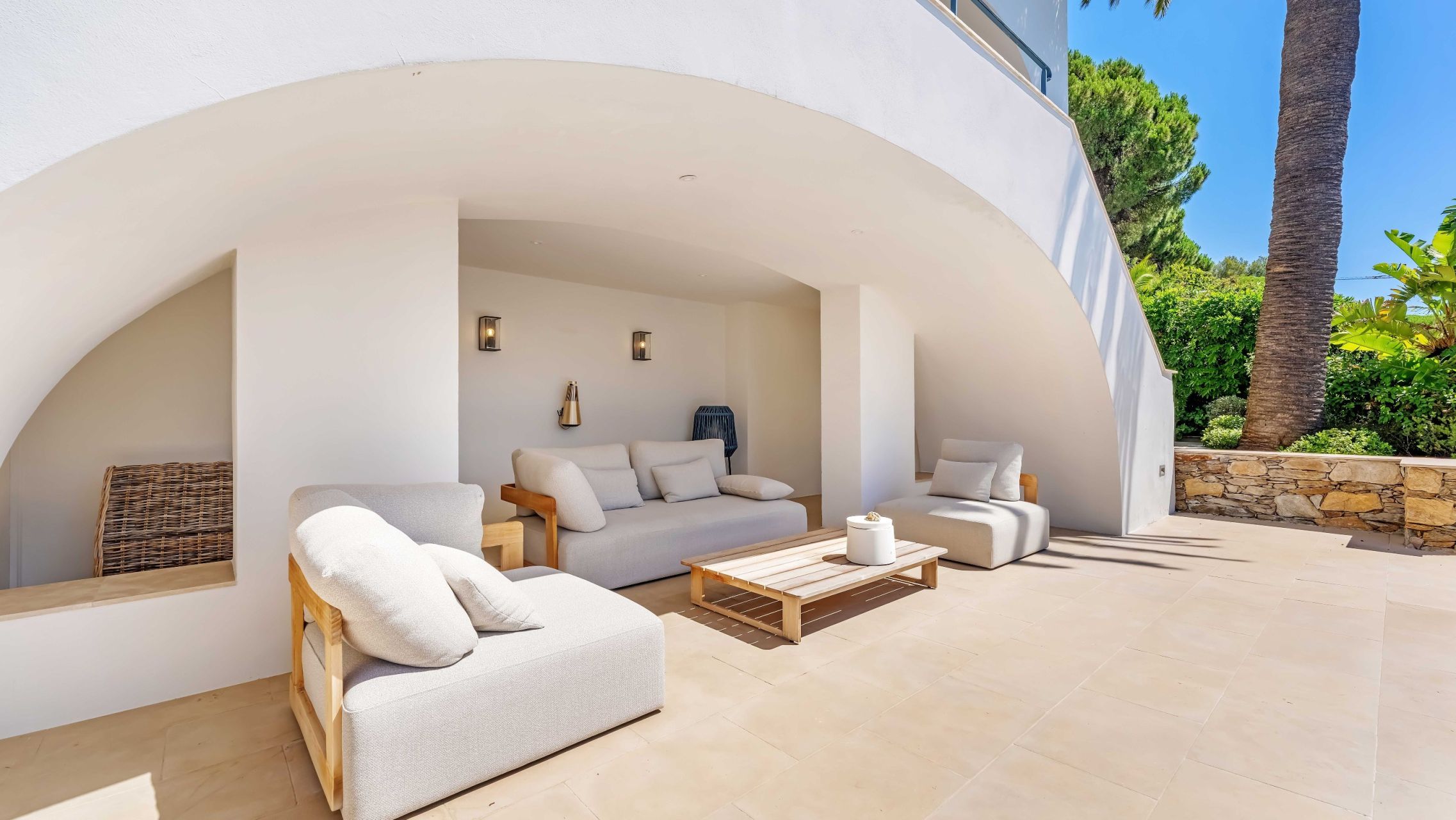 villa 6 Rooms for sale on STE MAXIME (83120)