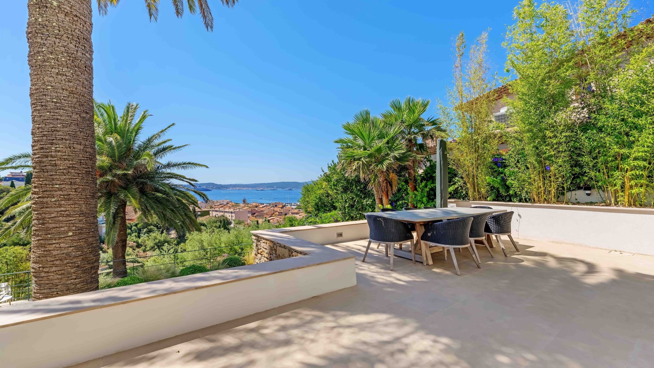 villa 6 Rooms for sale on STE MAXIME (83120)