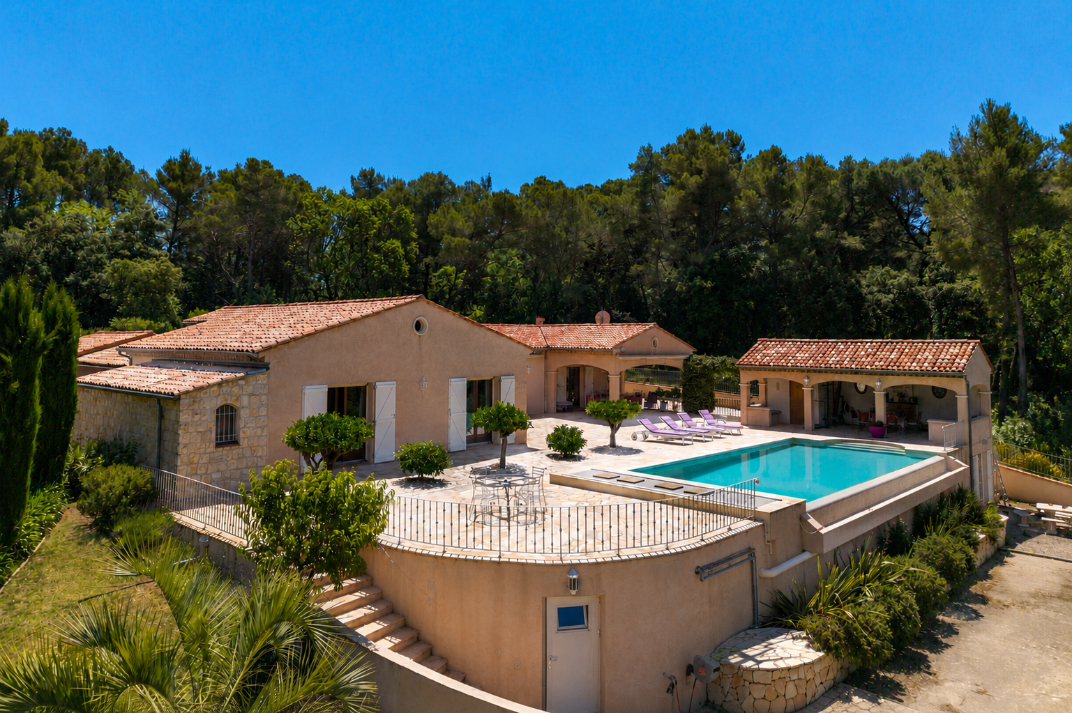villa 6 Rooms for sale on CABRIS (06530)