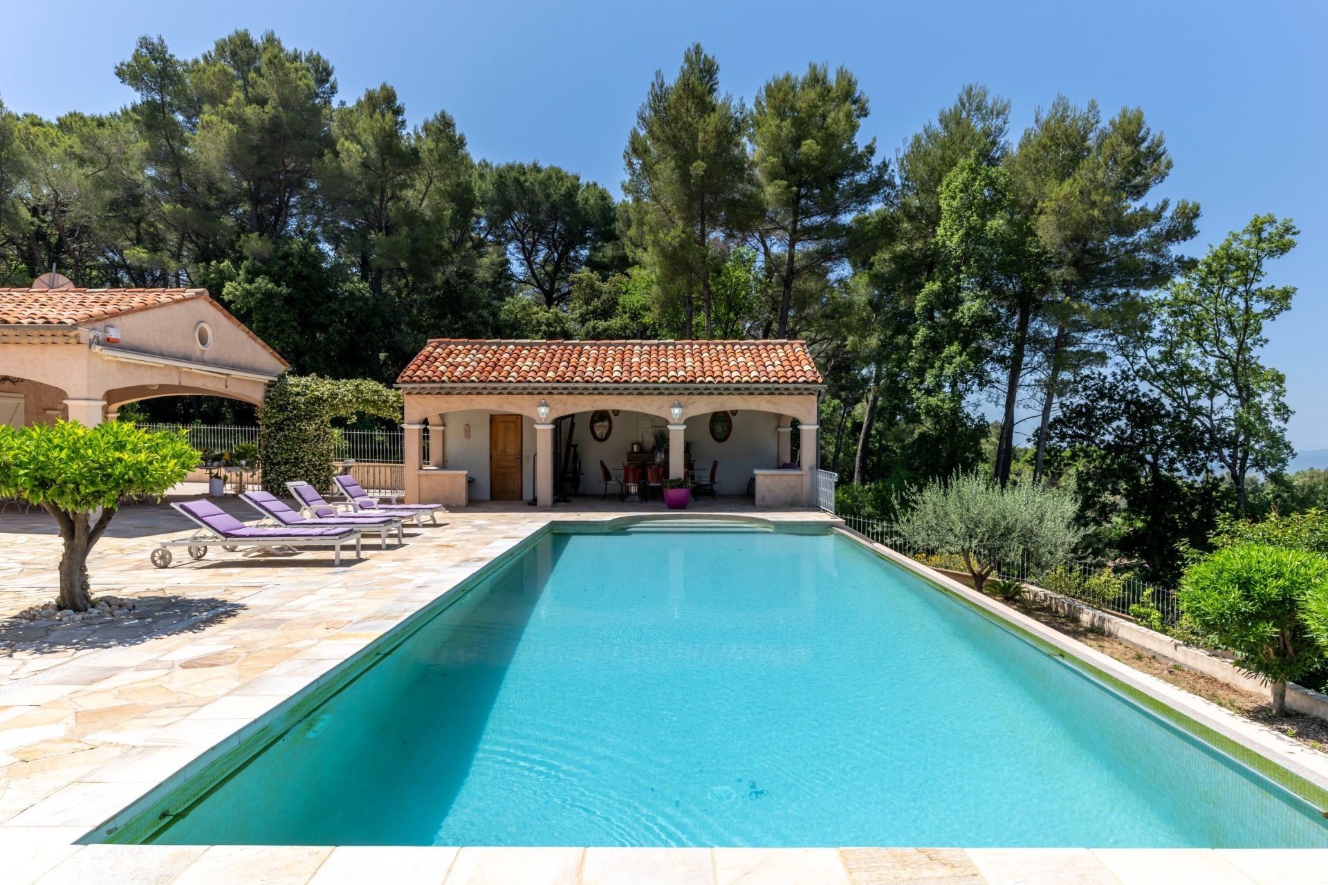 villa 6 Rooms for sale on CABRIS (06530)