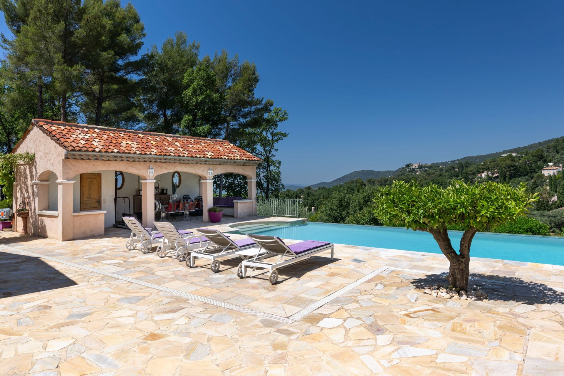 villa 6 Rooms for sale on CABRIS (06530)