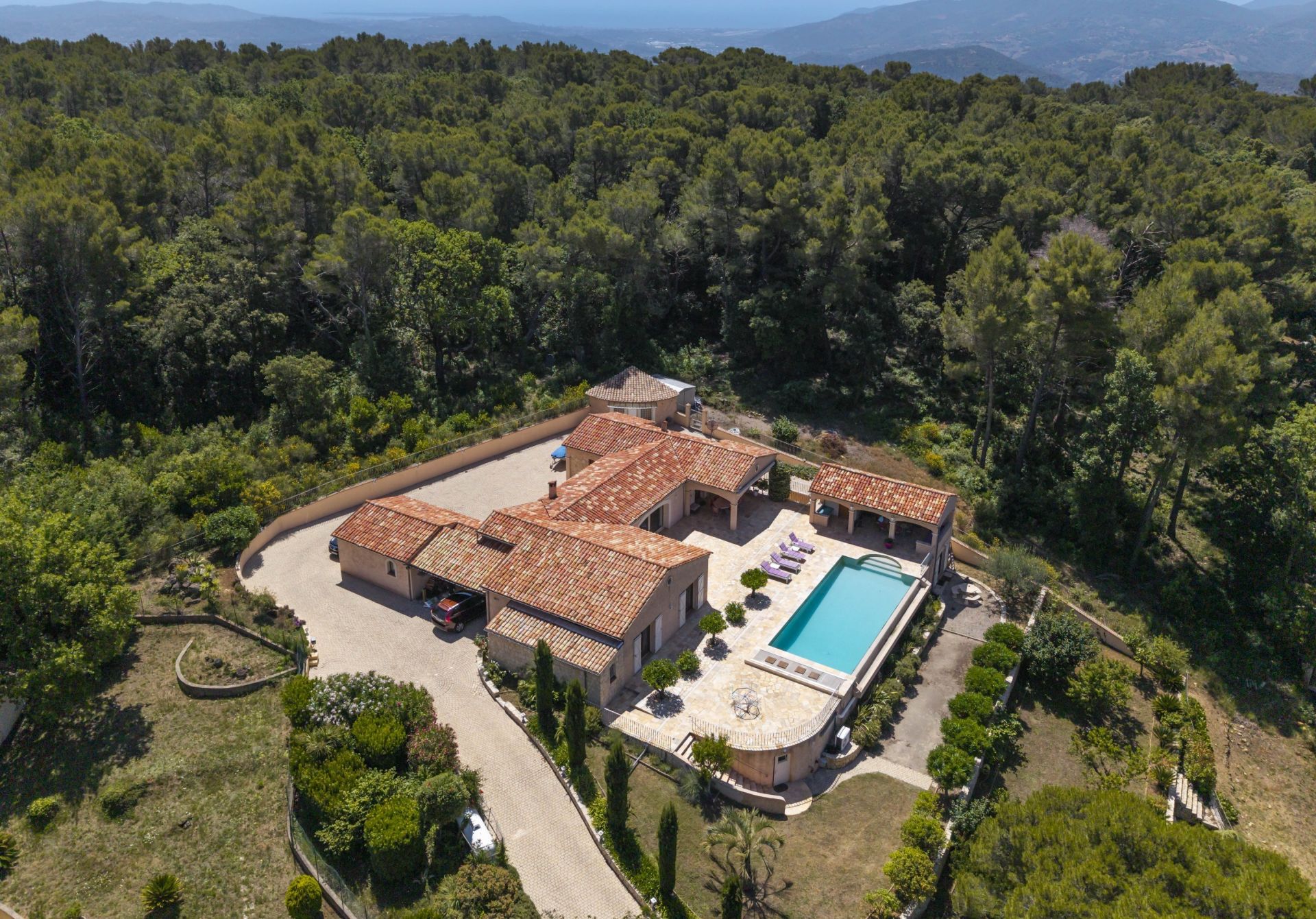 villa 6 Rooms for sale on CABRIS (06530)