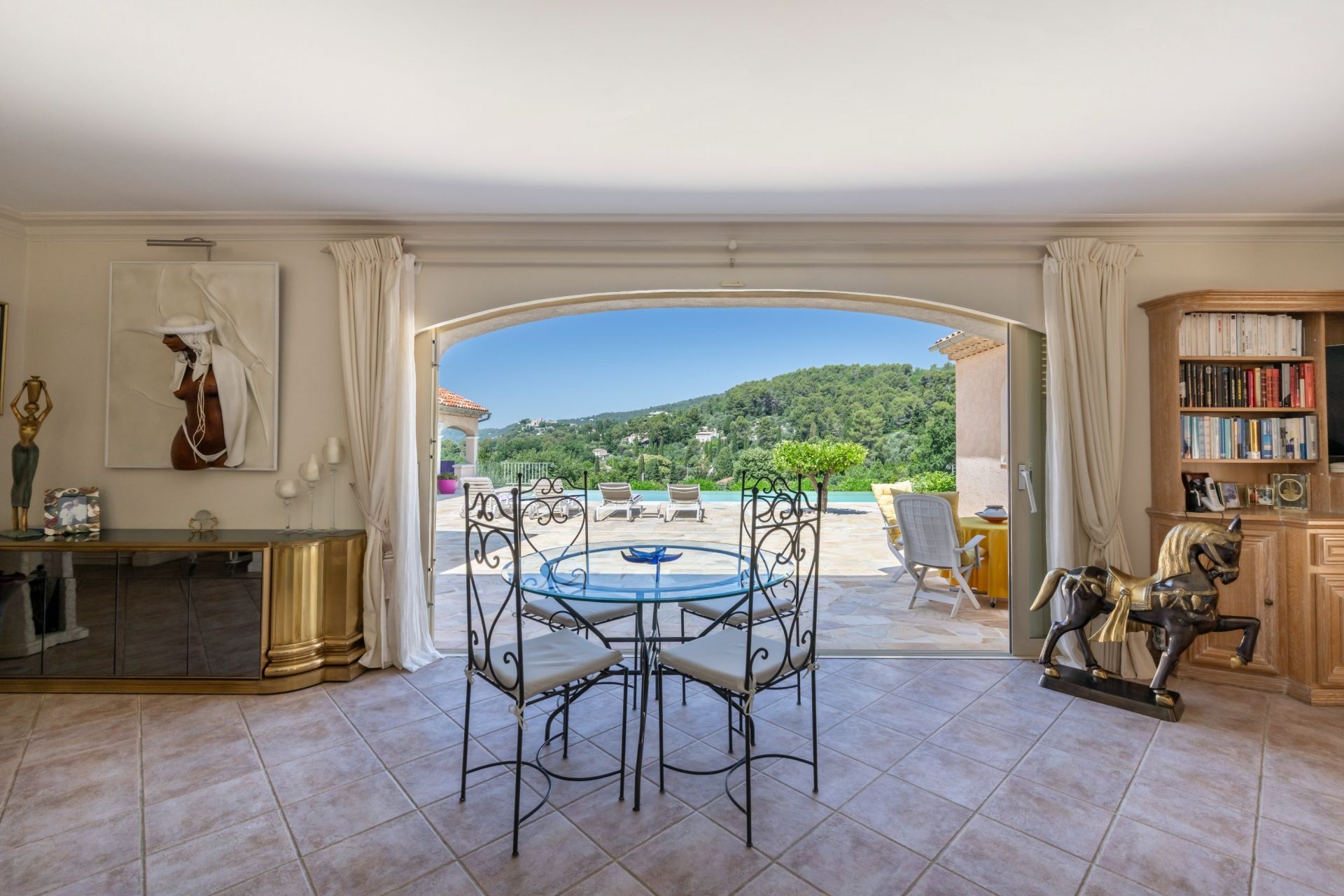 villa 6 Rooms for sale on CABRIS (06530)