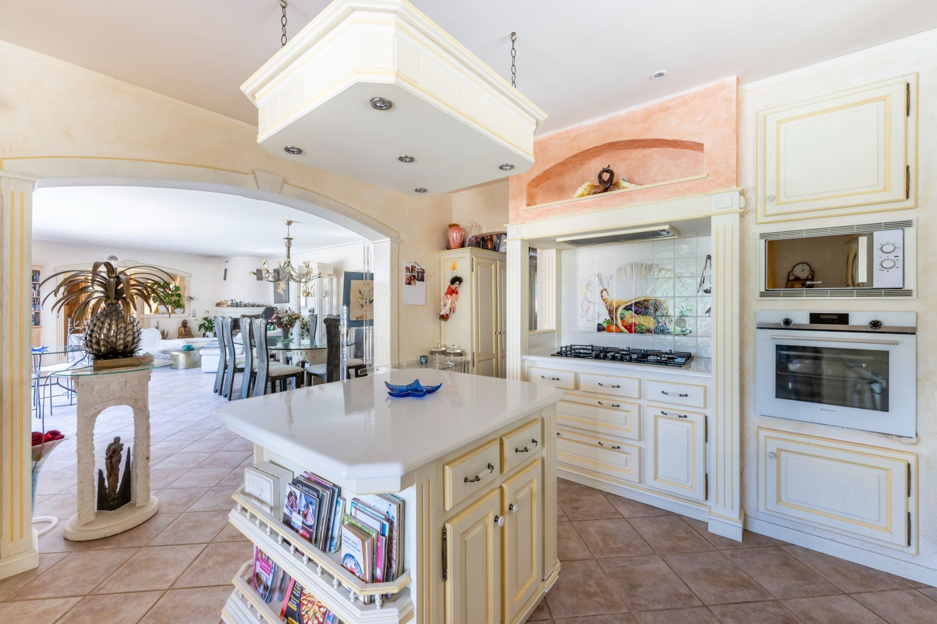 villa 6 Rooms for sale on CABRIS (06530)