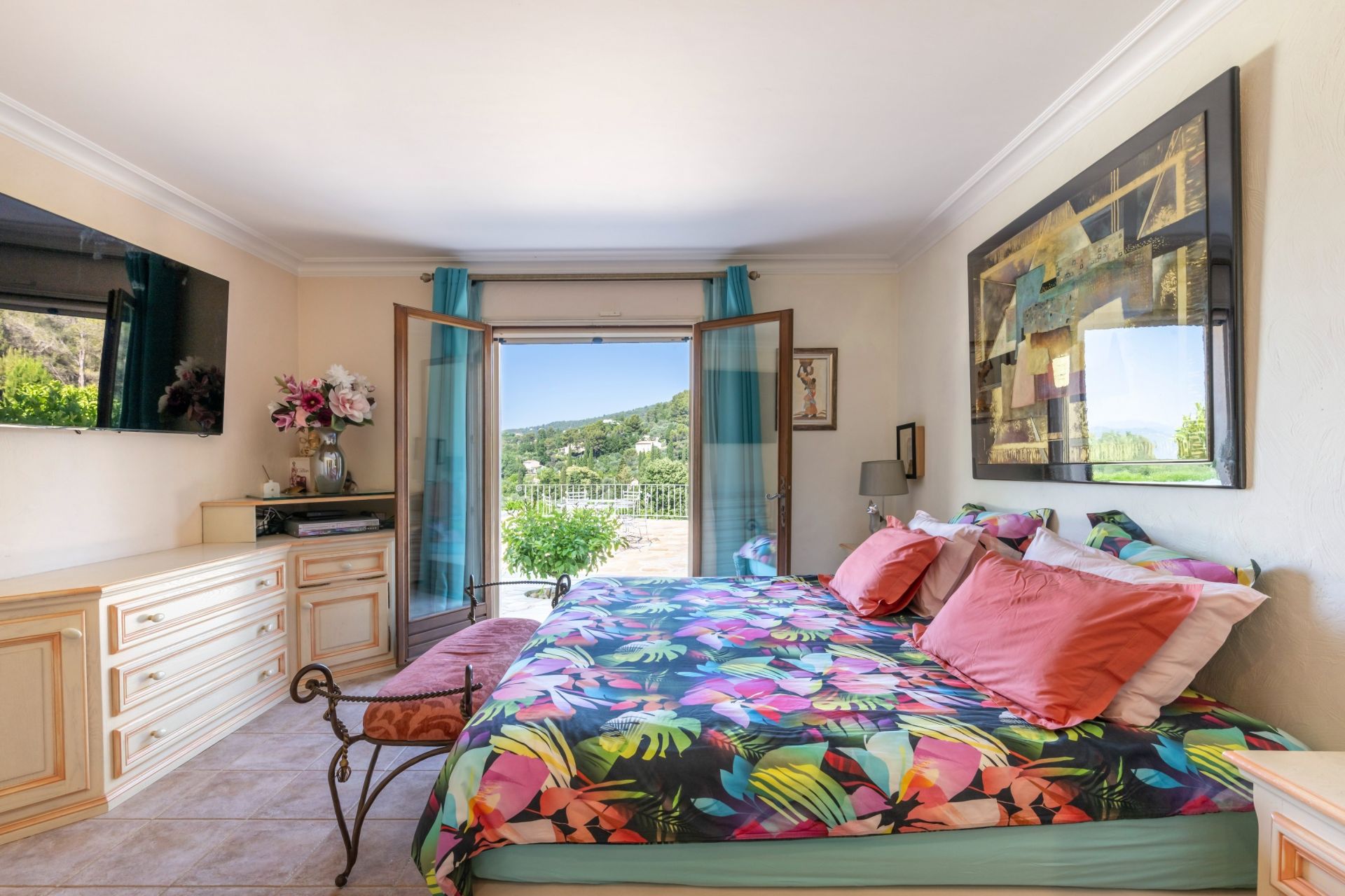 villa 6 Rooms for sale on CABRIS (06530)