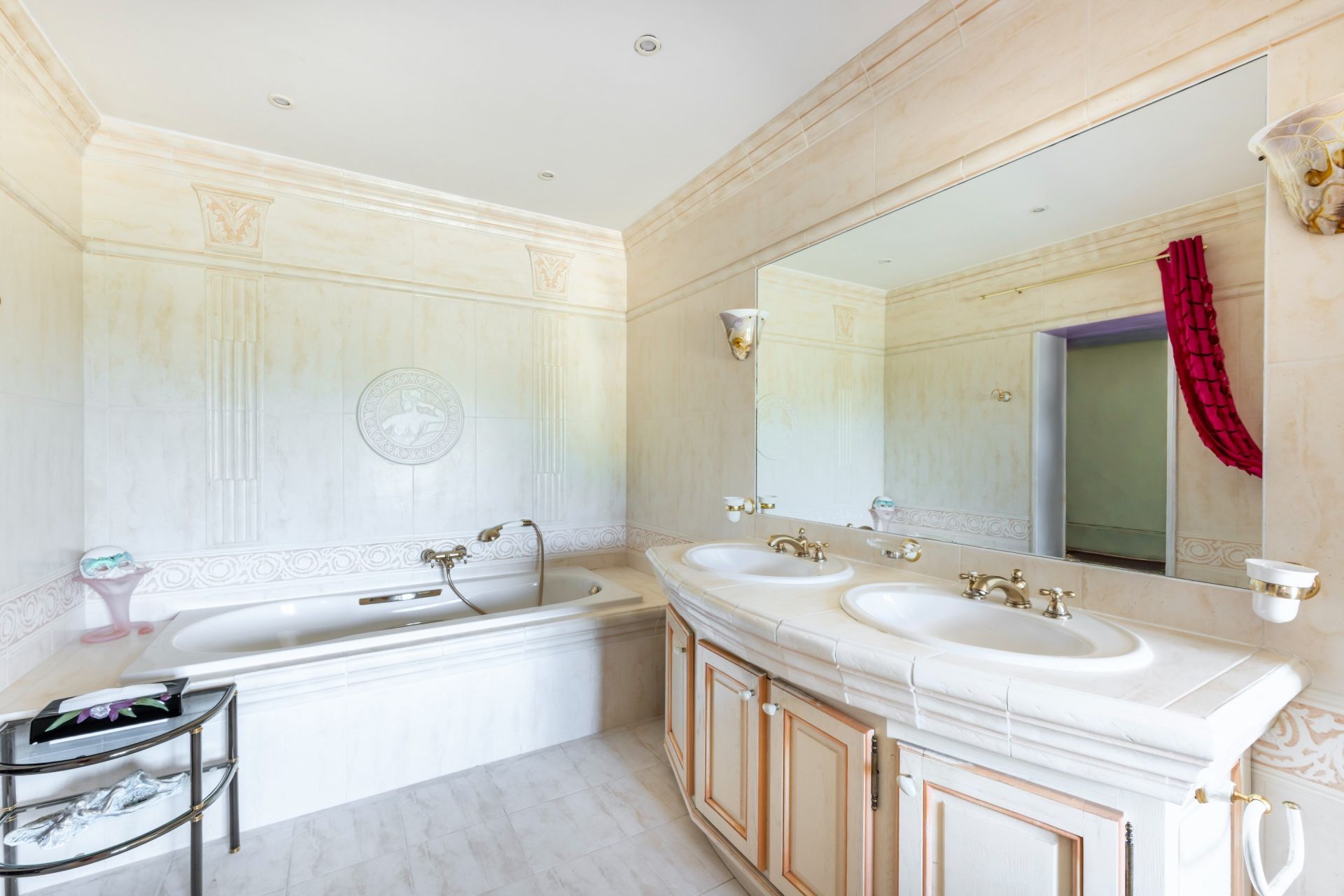 villa 6 Rooms for sale on CABRIS (06530)