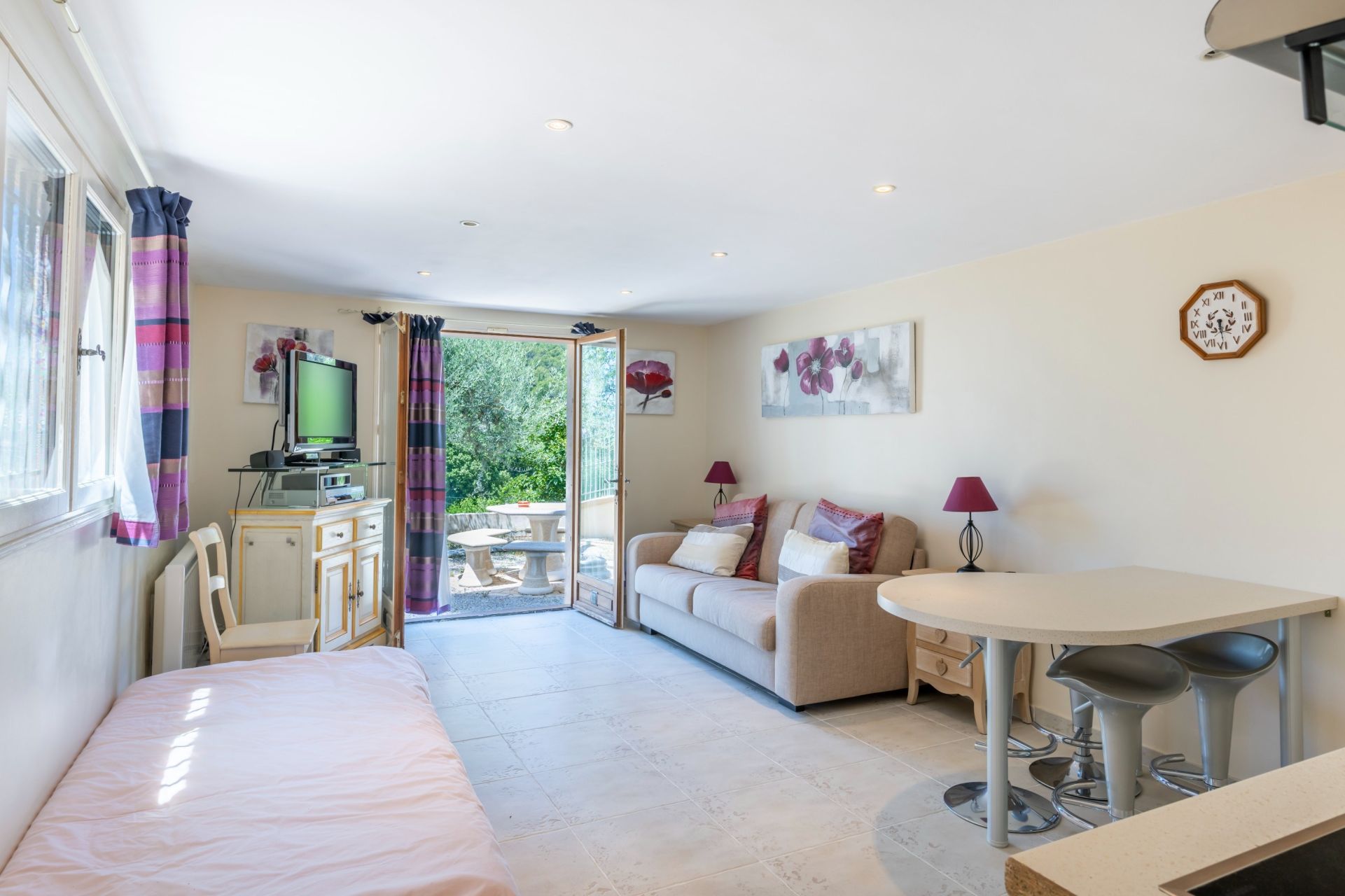 villa 6 Rooms for sale on CABRIS (06530)