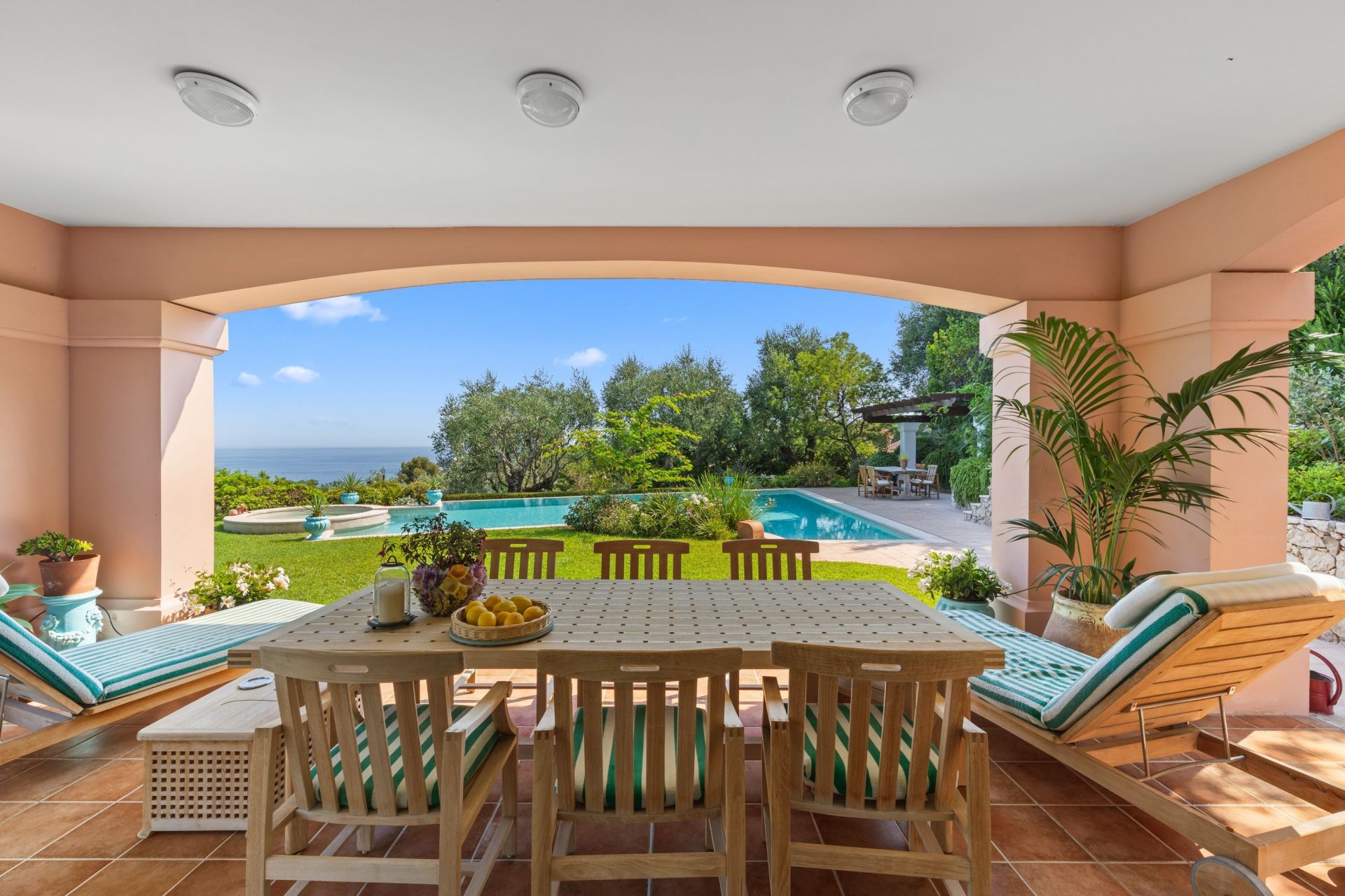 provencal house 7 Rooms for sale on MENTON (06500)