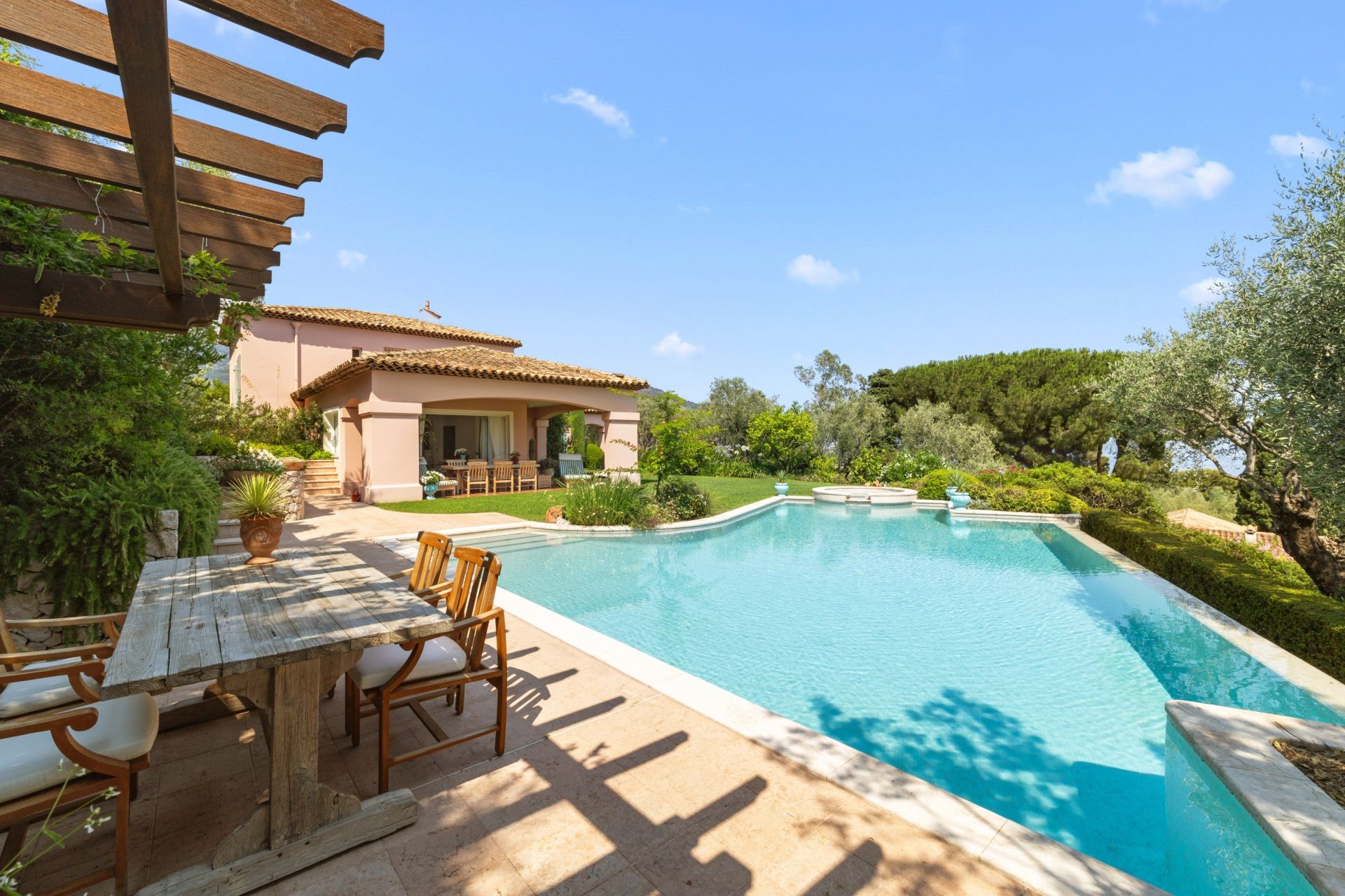 provencal house 7 Rooms for sale on MENTON (06500)