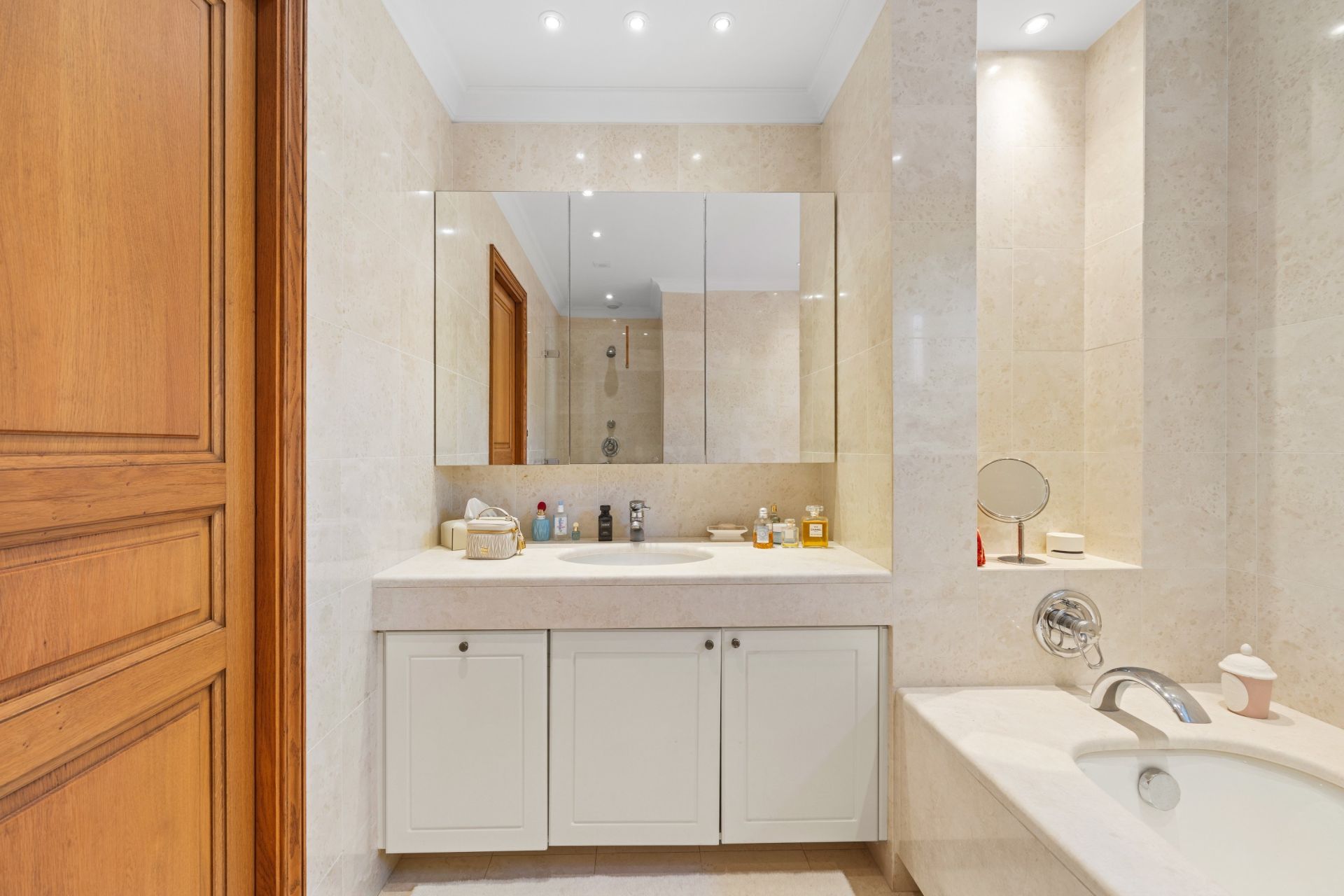 provencal house 7 Rooms for sale on MENTON (06500)