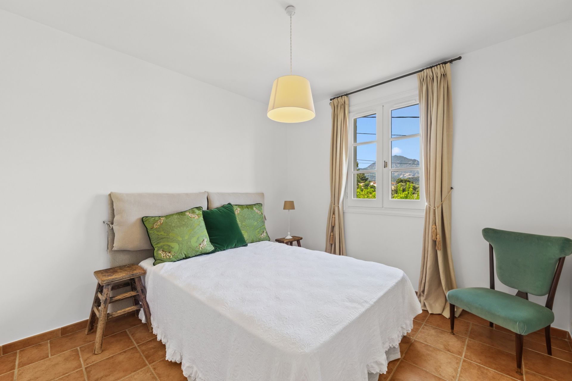 provencal house 7 Rooms for sale on MENTON (06500)