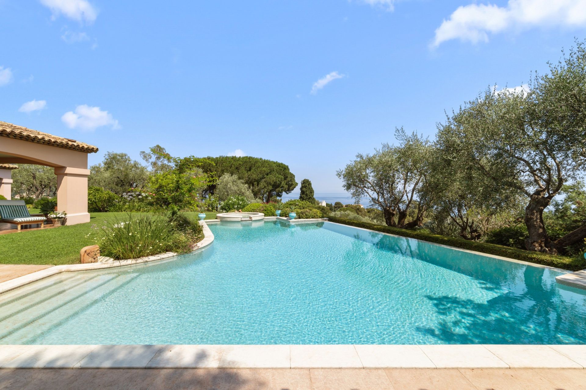 provencal house 7 Rooms for sale on MENTON (06500)