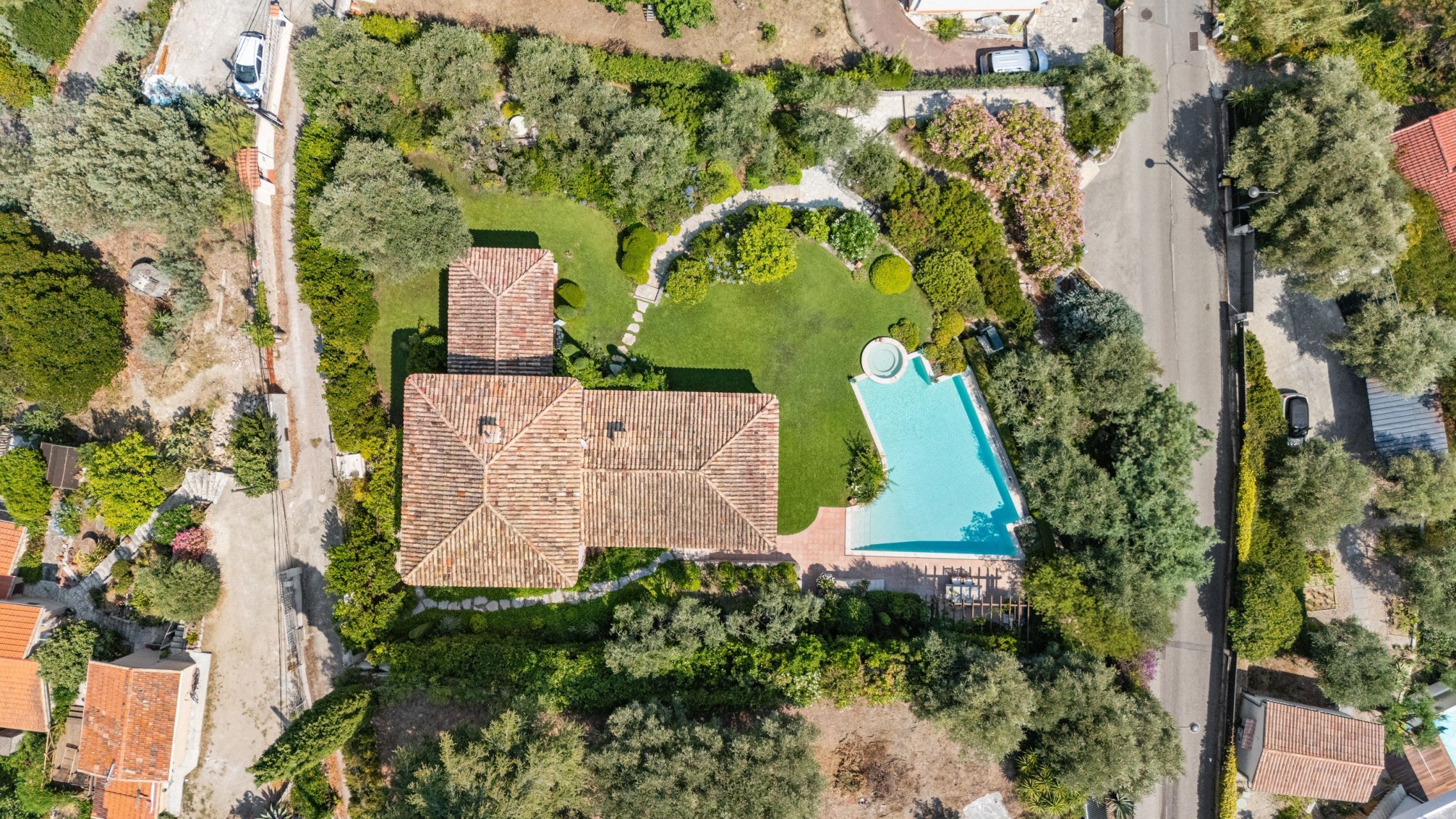 provencal house 7 Rooms for sale on MENTON (06500)