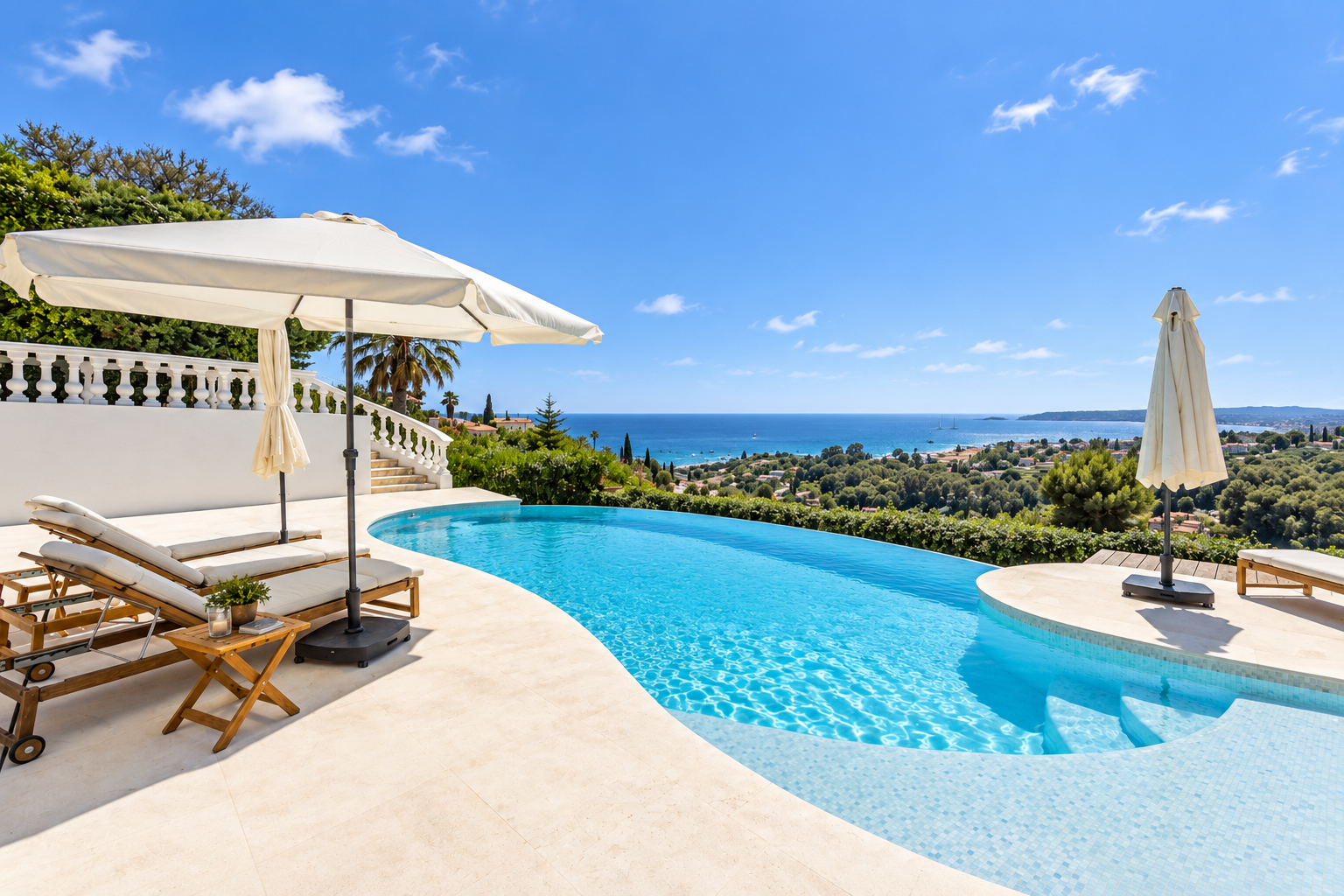 contemporary house 9 Rooms for sale on CAGNES SUR MER (06800)