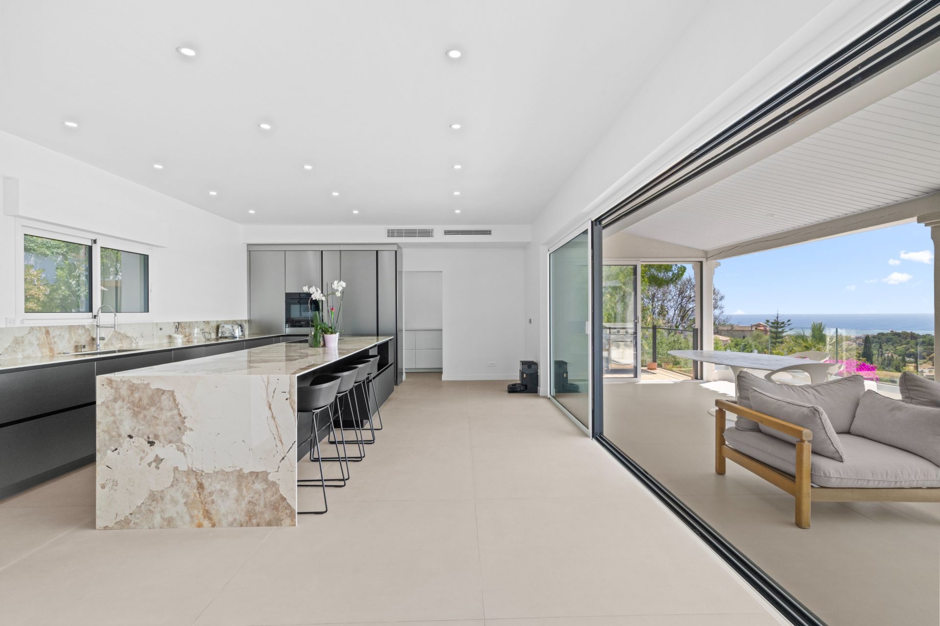 maison contemporaine 9 Pièces en vente sur CAGNES SUR MER (06800)