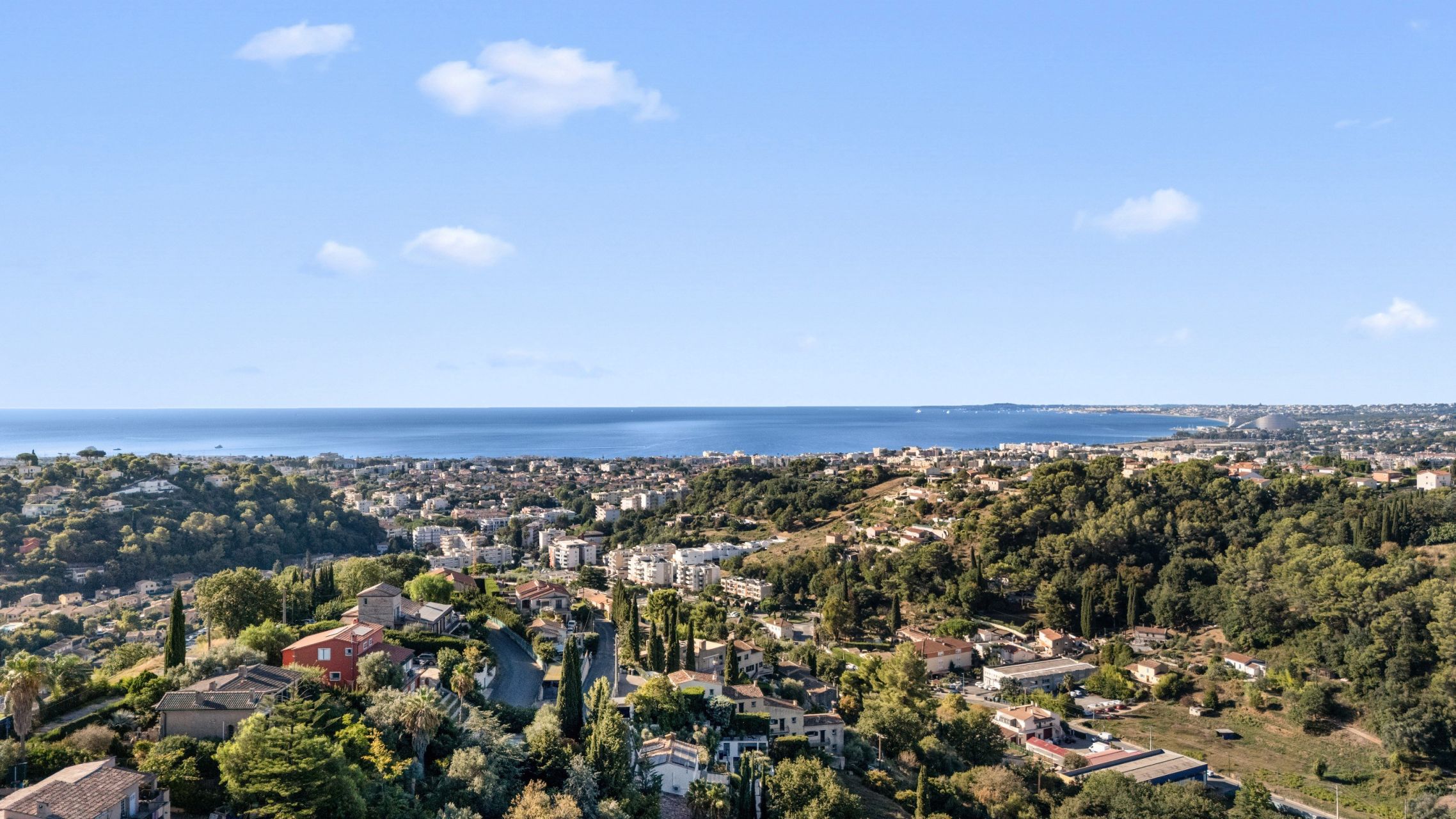 contemporary house 9 Rooms for sale on CAGNES SUR MER (06800)