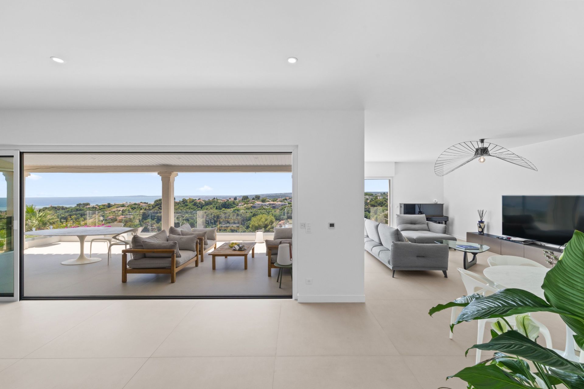 maison contemporaine 9 Pièces en vente sur CAGNES SUR MER (06800)