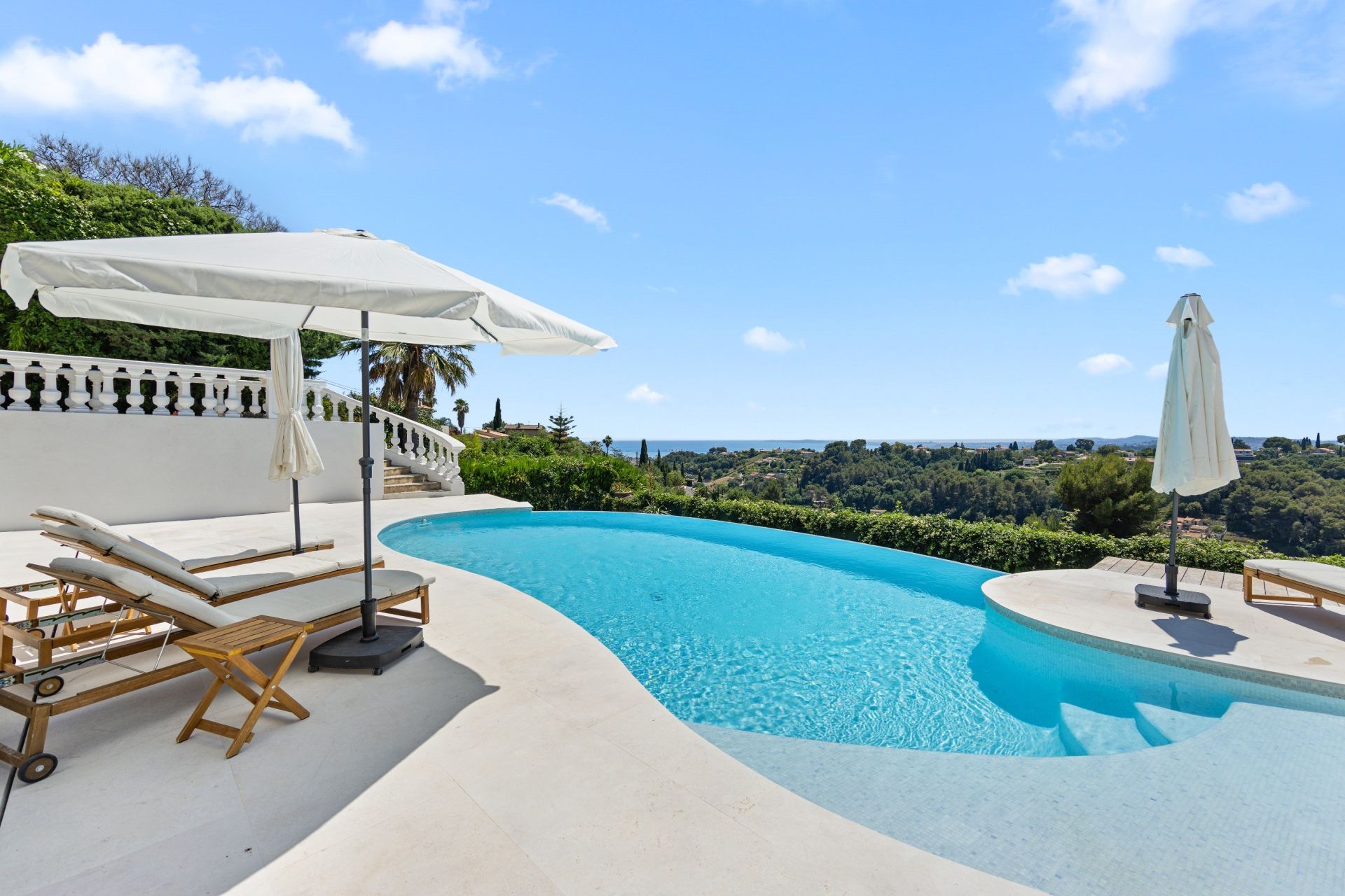 maison contemporaine 9 Pièces en vente sur CAGNES SUR MER (06800)