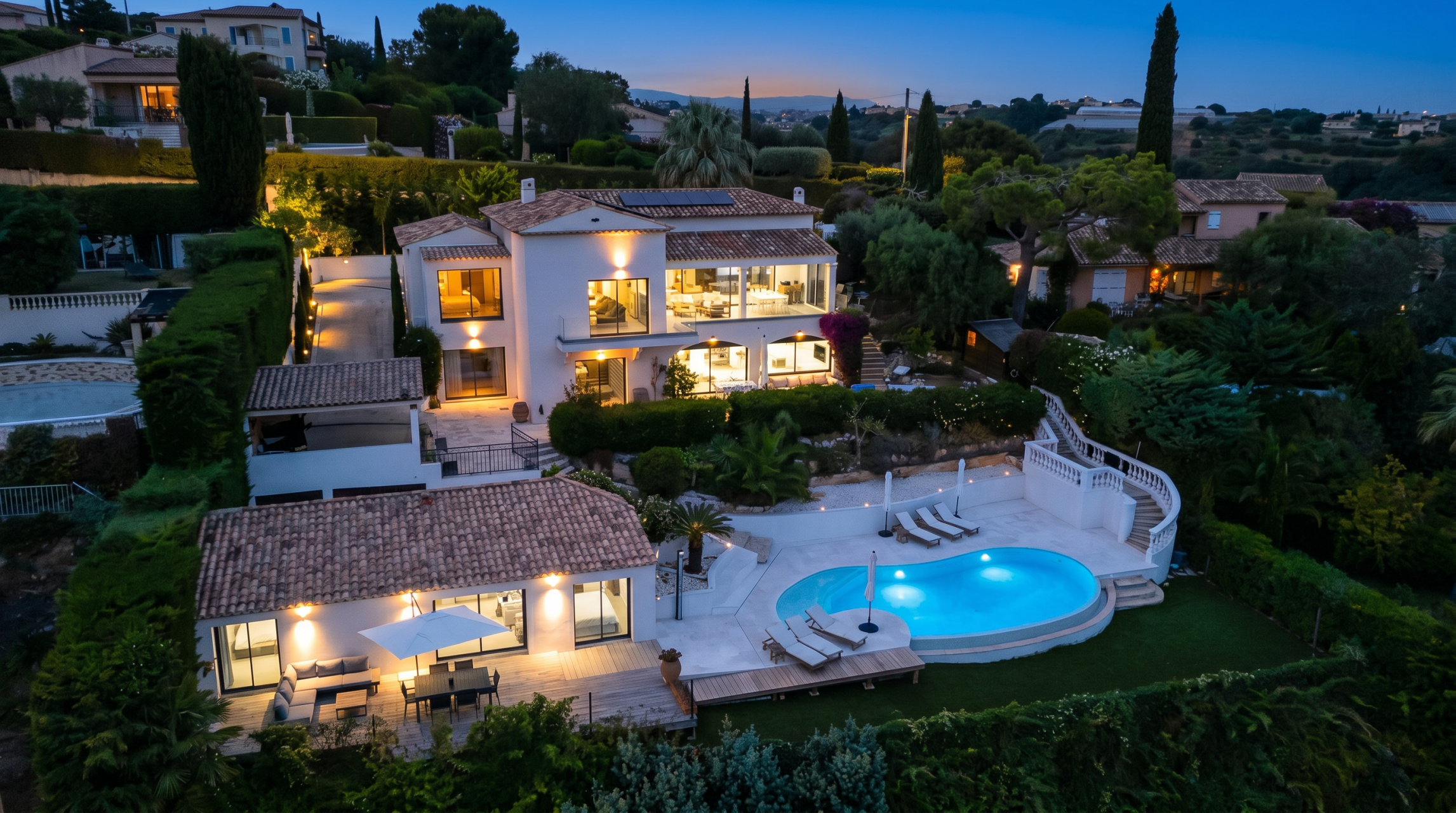maison contemporaine 9 Pièces en vente sur CAGNES SUR MER (06800)