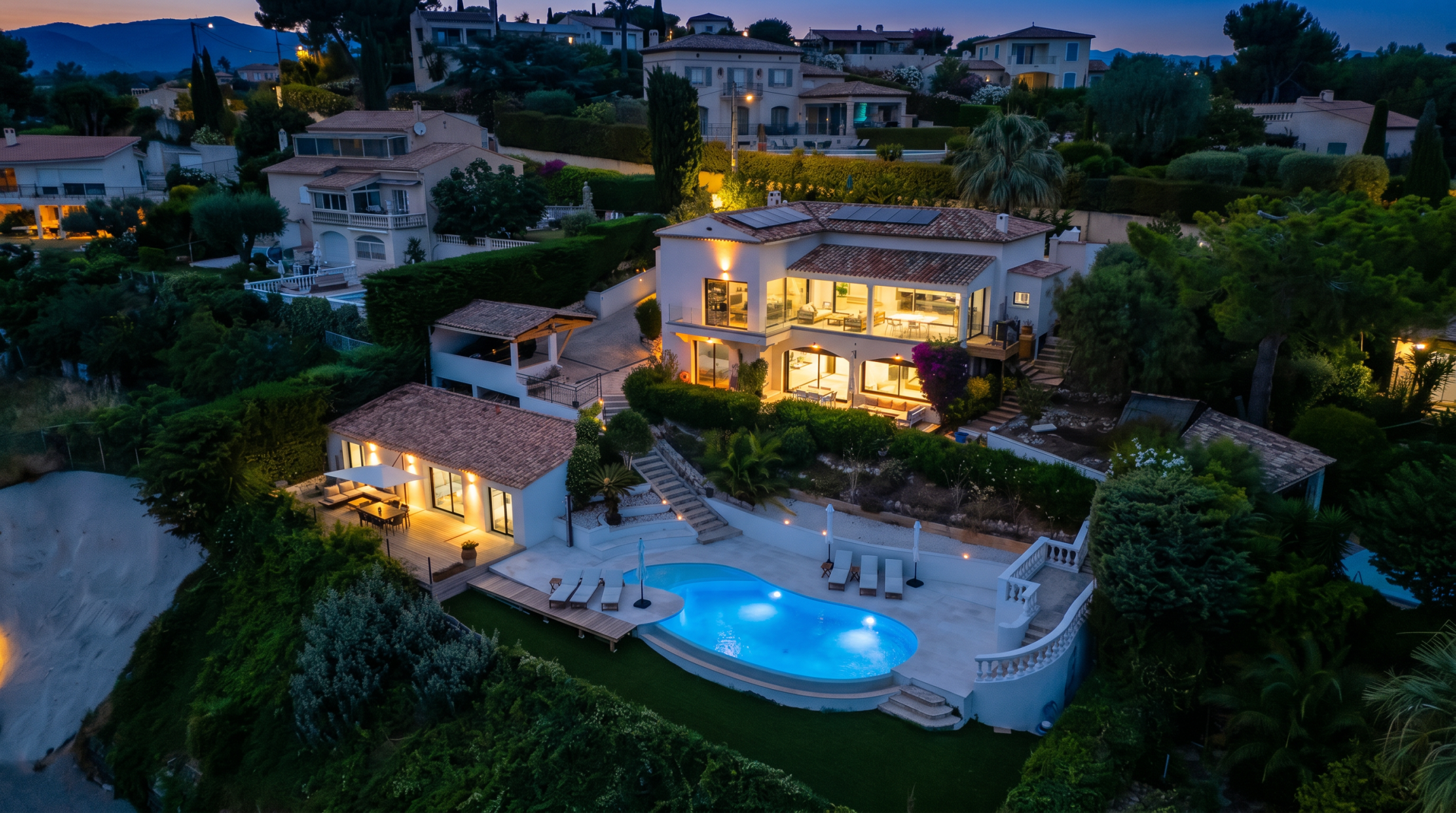 maison contemporaine 9 Pièces en vente sur CAGNES SUR MER (06800)