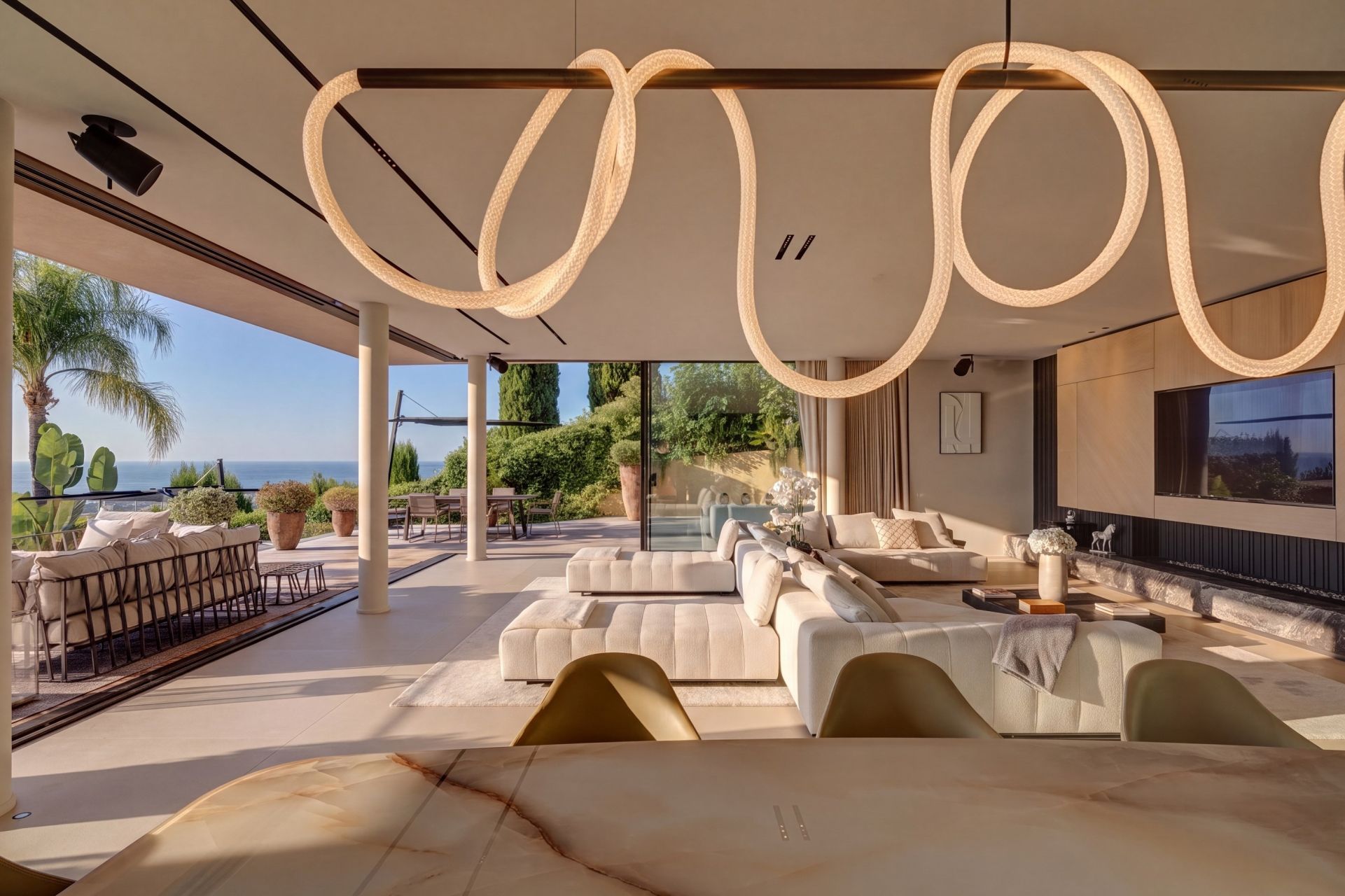 villa 7 Rooms for sale on VALLAURIS (06220)