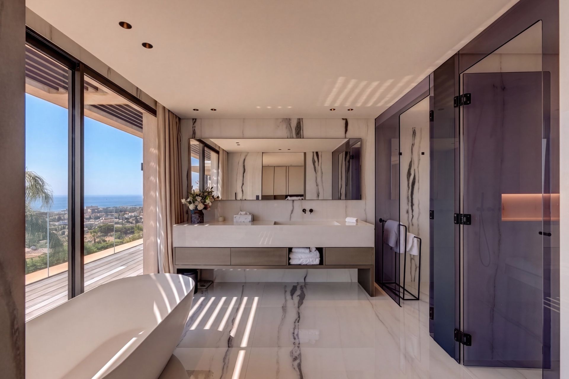 villa 7 Rooms for sale on VALLAURIS (06220)