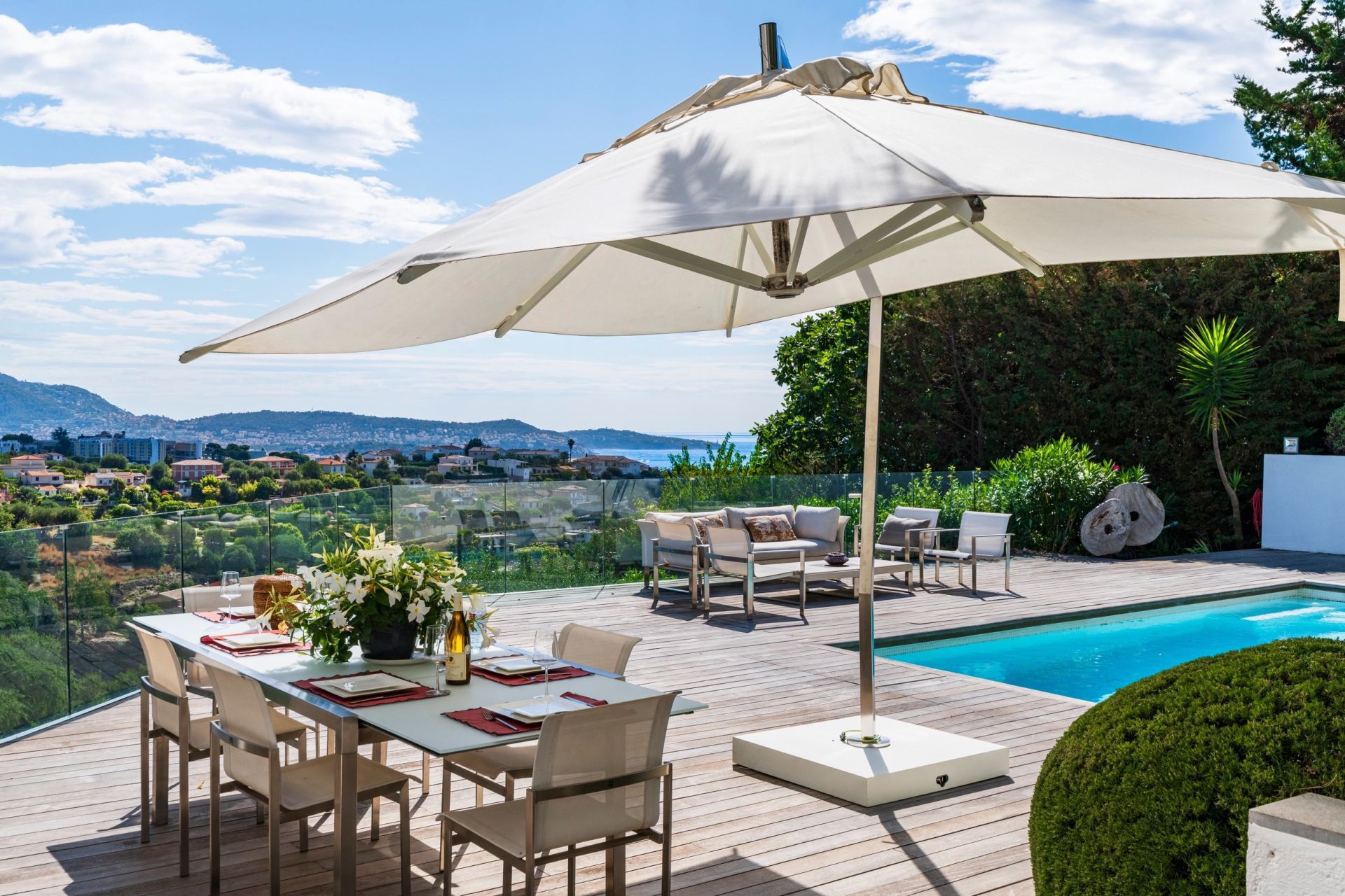 contemporary house 5 Rooms for sale on NICE (06000)