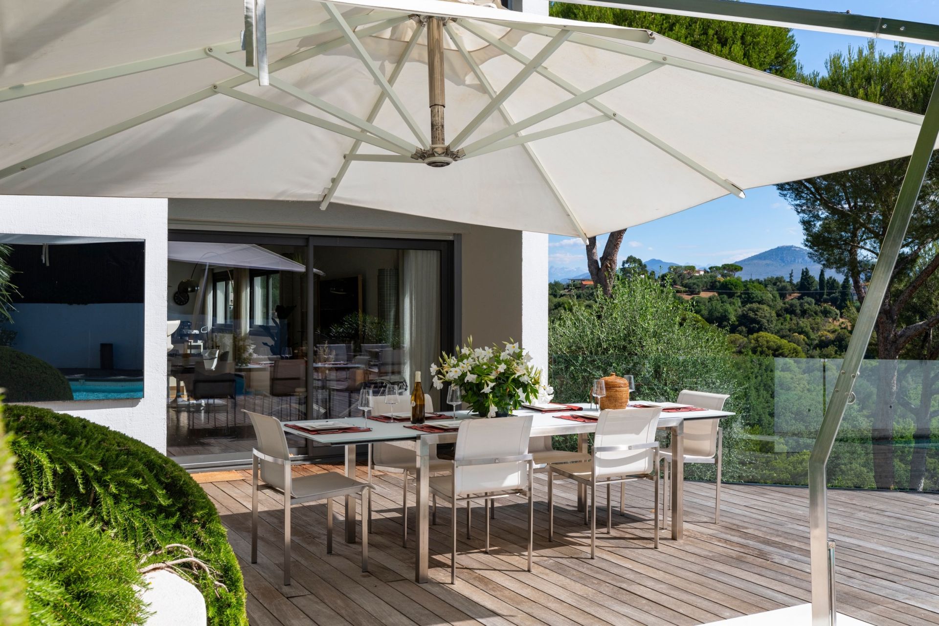 contemporary house 5 Rooms for sale on NICE (06000)