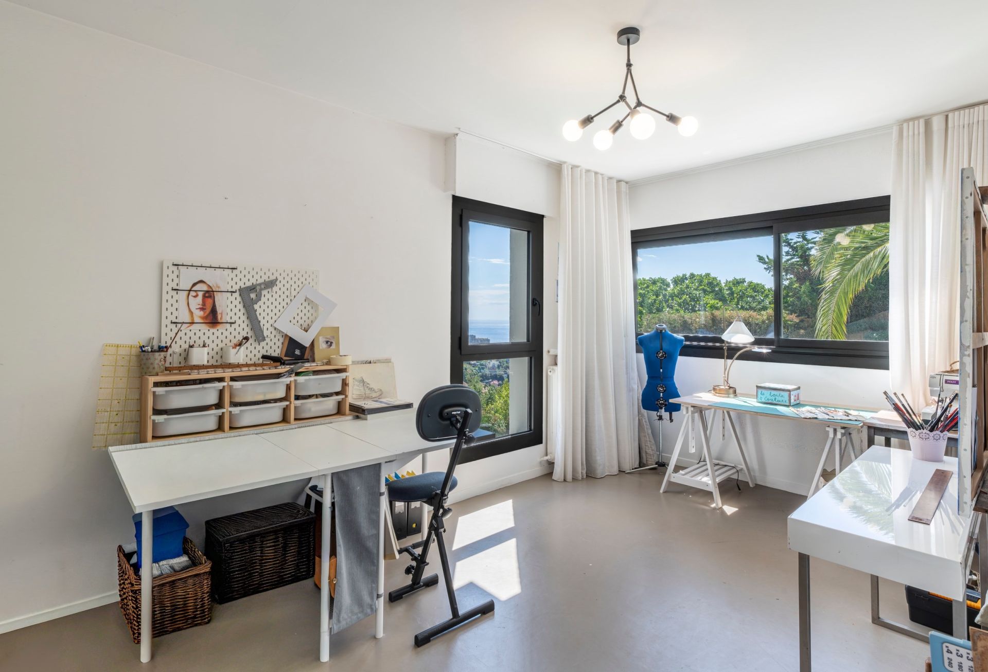 contemporary house 5 Rooms for sale on NICE (06000)