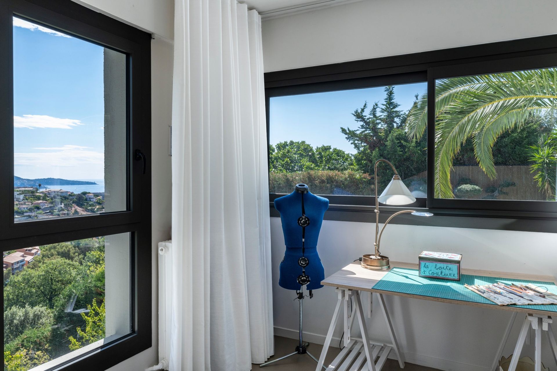 contemporary house 5 Rooms for sale on NICE (06000)