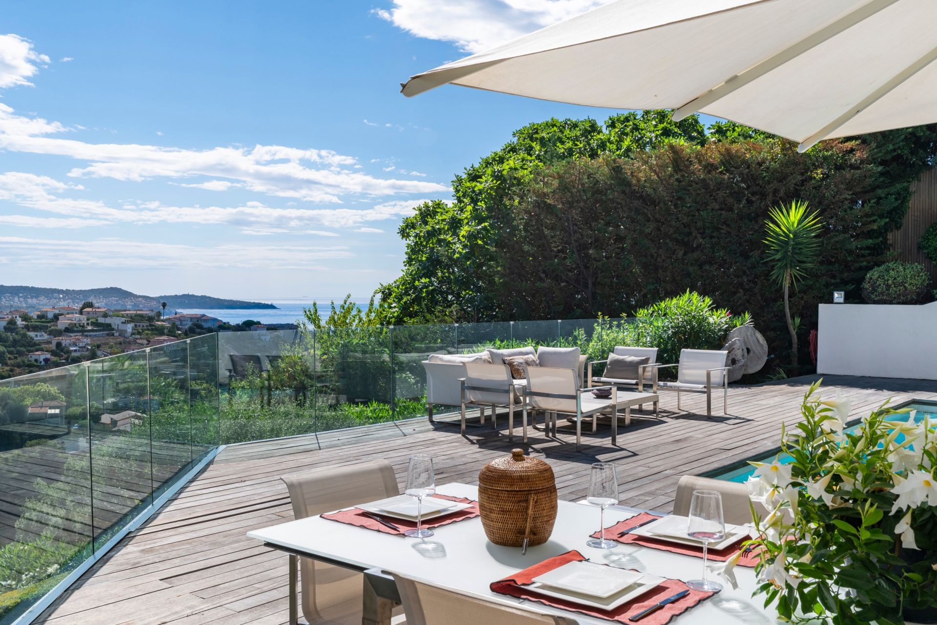 contemporary house 5 Rooms for sale on NICE (06000)